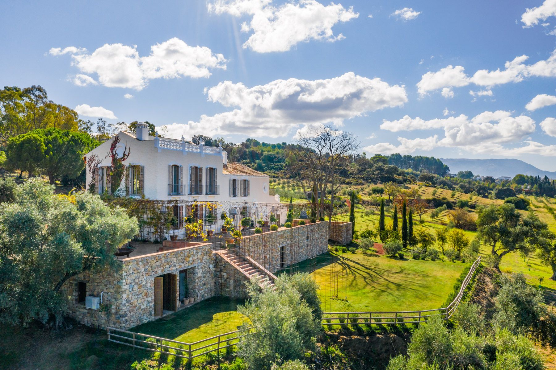 Villa Olivo Alameda Ronda: 5-Bedroom Restored Andalusian Farmhouse with Spa and Olive G