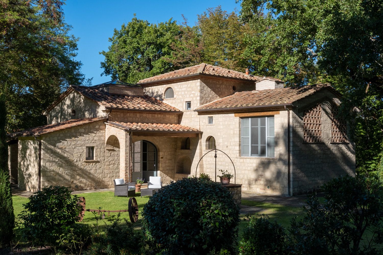 Villa Pennello Pignano Volterra: 2-Bedroom Woodland Retreat with Heated Pool and Spa in Borgo