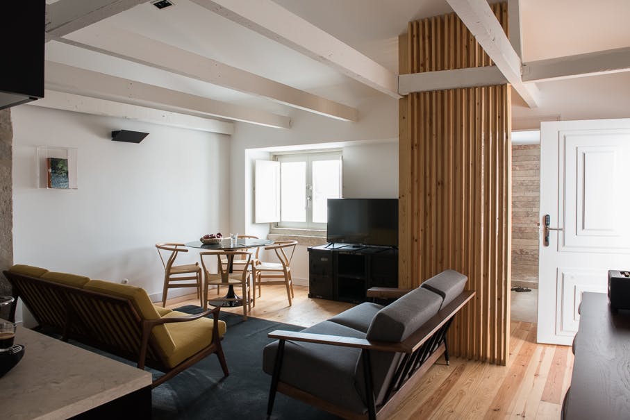 Villa Poente Arapiles Lisboa: Luxury 2-Bedroom Apartment with Sea Views and Air-Con, Campo Pequeno Lisbon