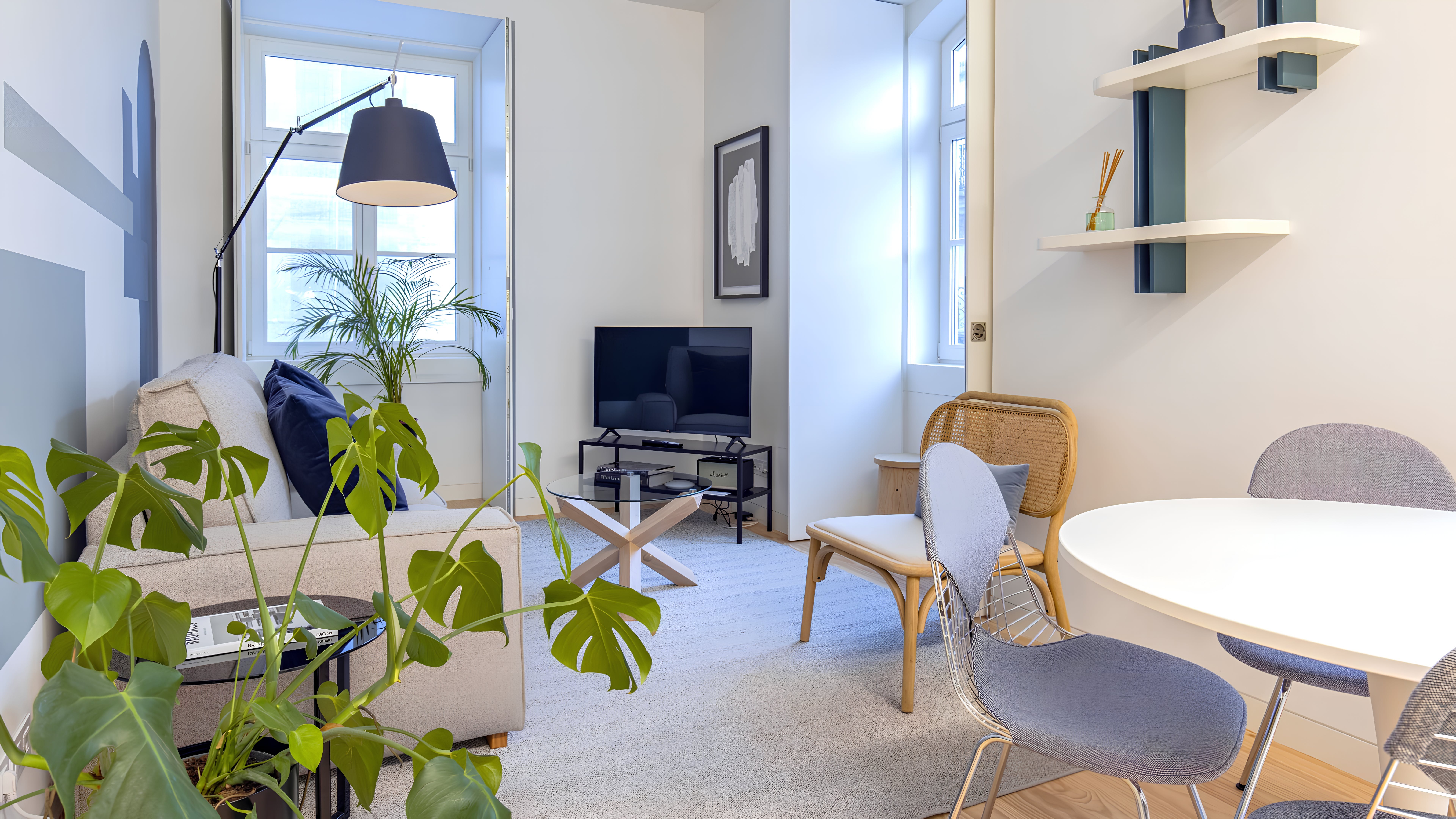 Villa Poente Areeiro Lisboa: Charming 2-Bedroom Townhouse Apartment with Sea View and Spa Near Campo Pequeno, Lisbon