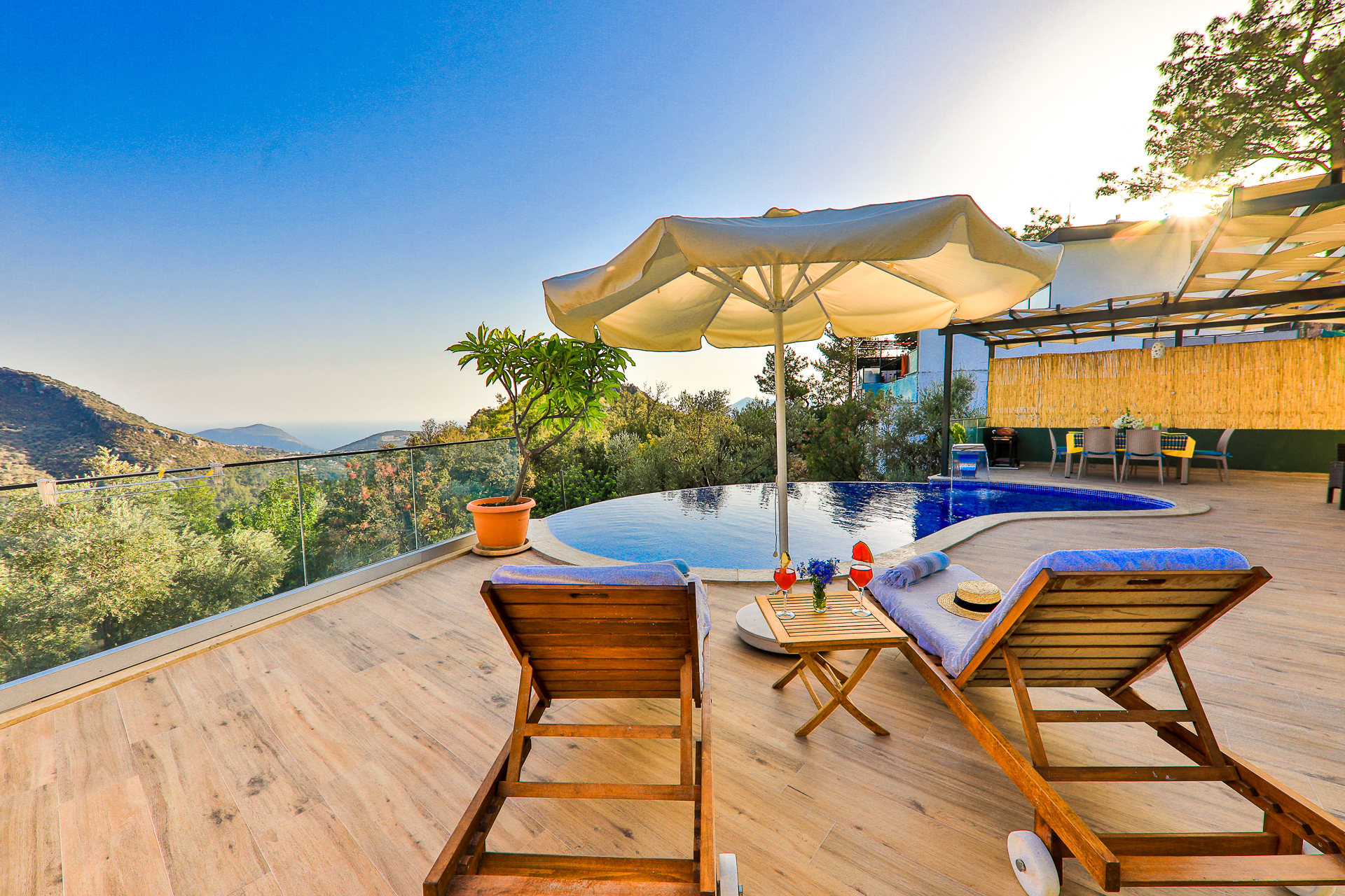 Villa Prasino Lara Antalya: Luxury 2-Bedroom Apartment with Infinity Pool and Sea Views, Antalya