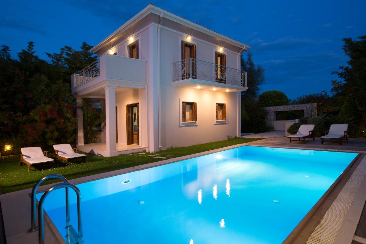 Villa Prasinos Agios Nikitas Lefkada: Luxury 2-Bedroom Apartment with Pool and Sea Views, Lefkada