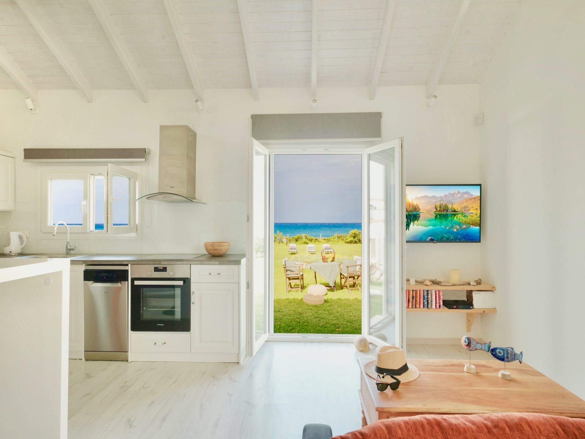 Villa Prasinos Almyros Acharavi: Luxury 1-Bedroom Apartment with Beachfront and Sea Views, Acharavi, Corfu