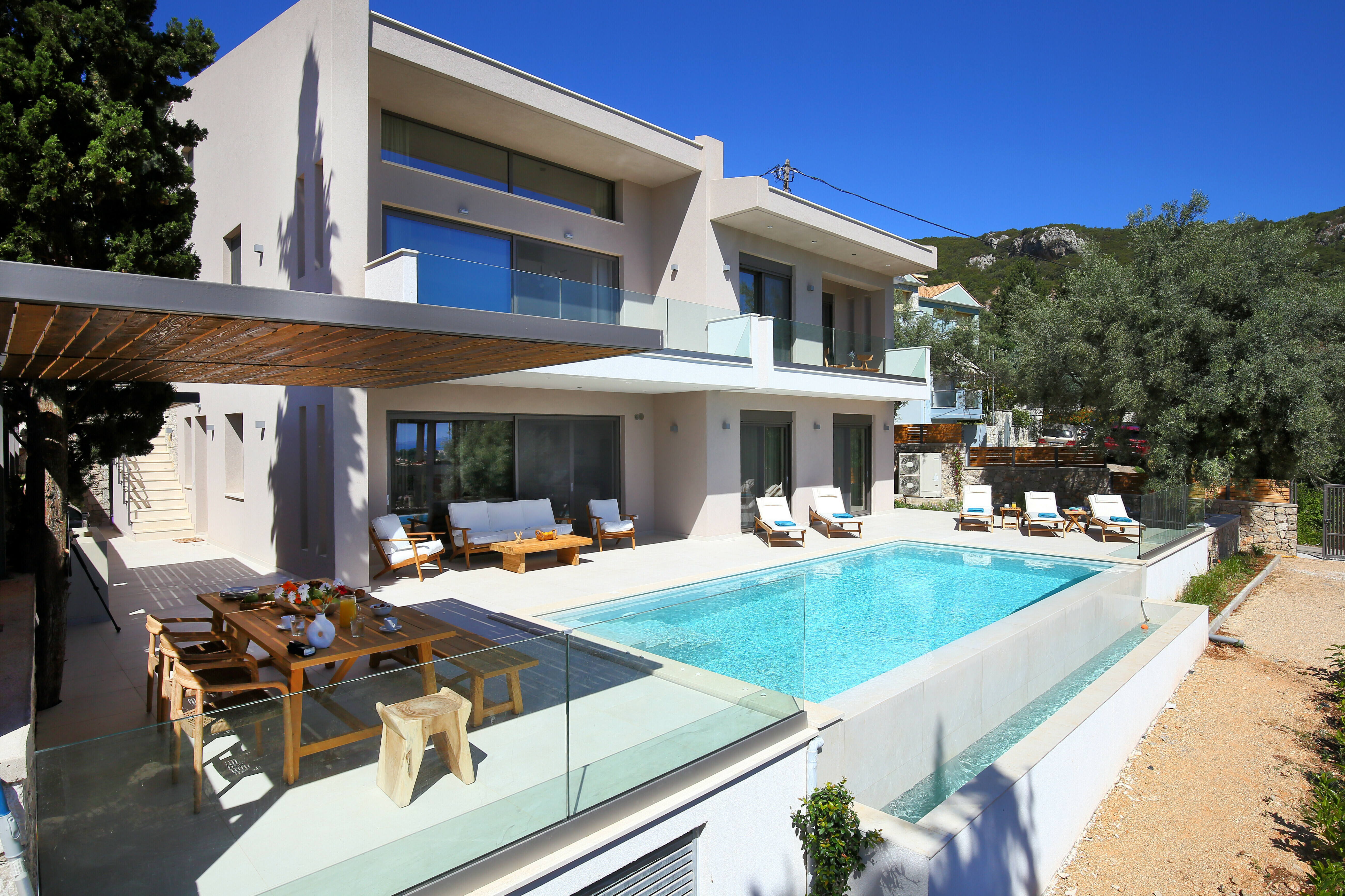 Villa Prasinos Apollon Nydri: Luxury 5-Bedroom Villa with Private Pool and Sea Views, Lefkada
