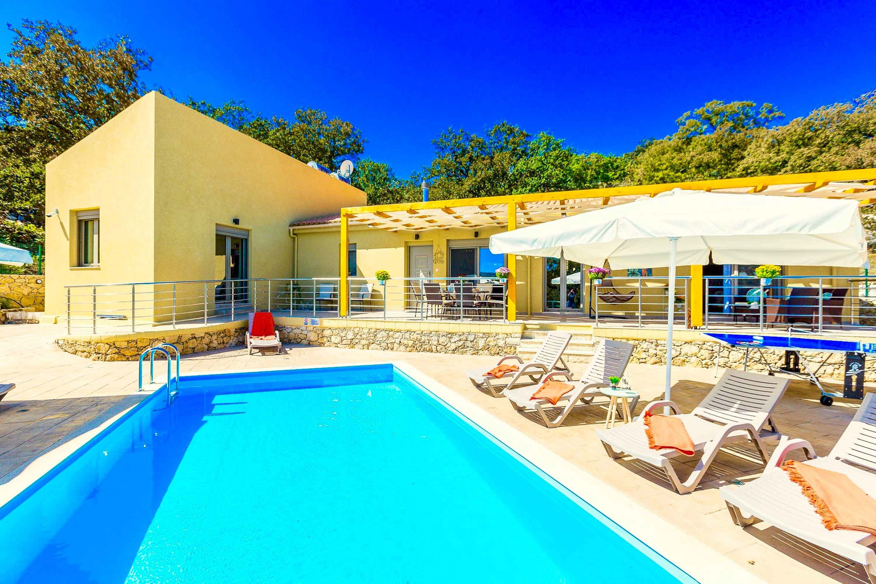 Villa Prasinos Argiroupoli Rethymnon: Luxury 4-Bedroom Villa with Private Pool and Family Features, Rethymnon