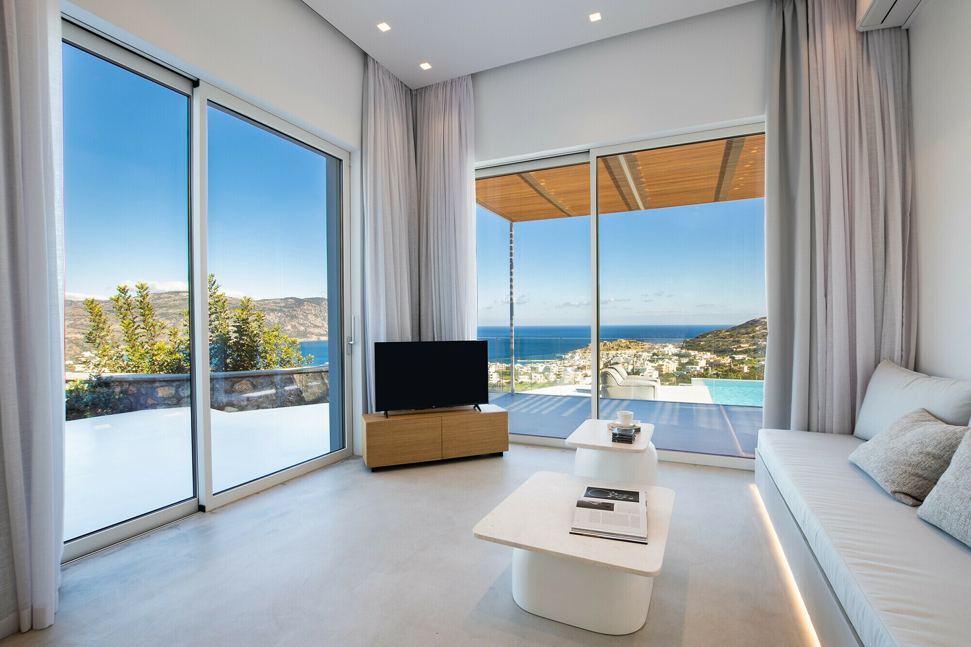 Villa Prasinos Arkasa Karpathos: Luxury 2-Bedroom Villa with Infinity Pool and Sea Views, Karpathos