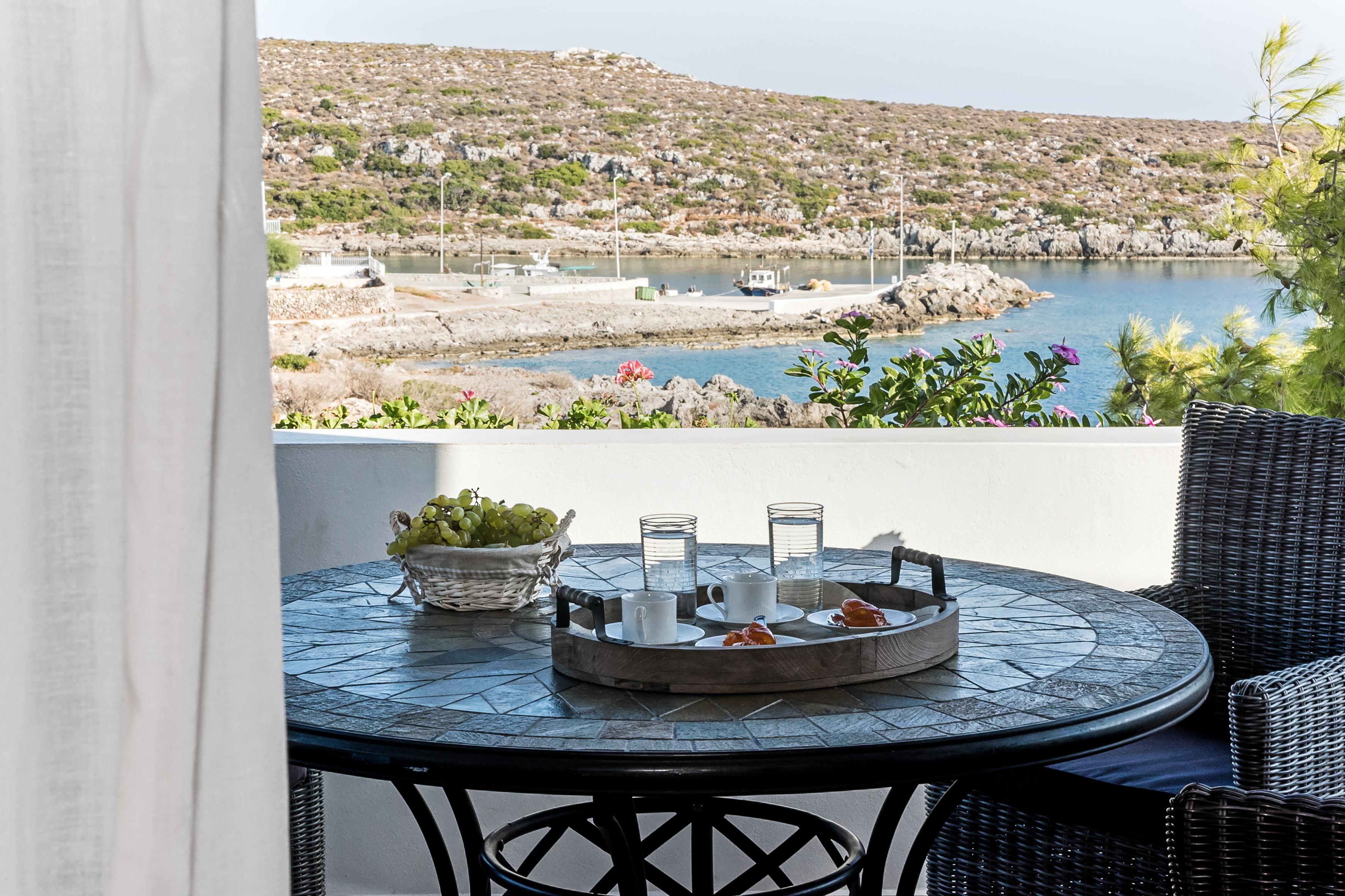 Villa Prasinos Avlemonas Kythira: Charming 3-Bedroom Apartment with Sea Views and Beach Access, Kythira Greece