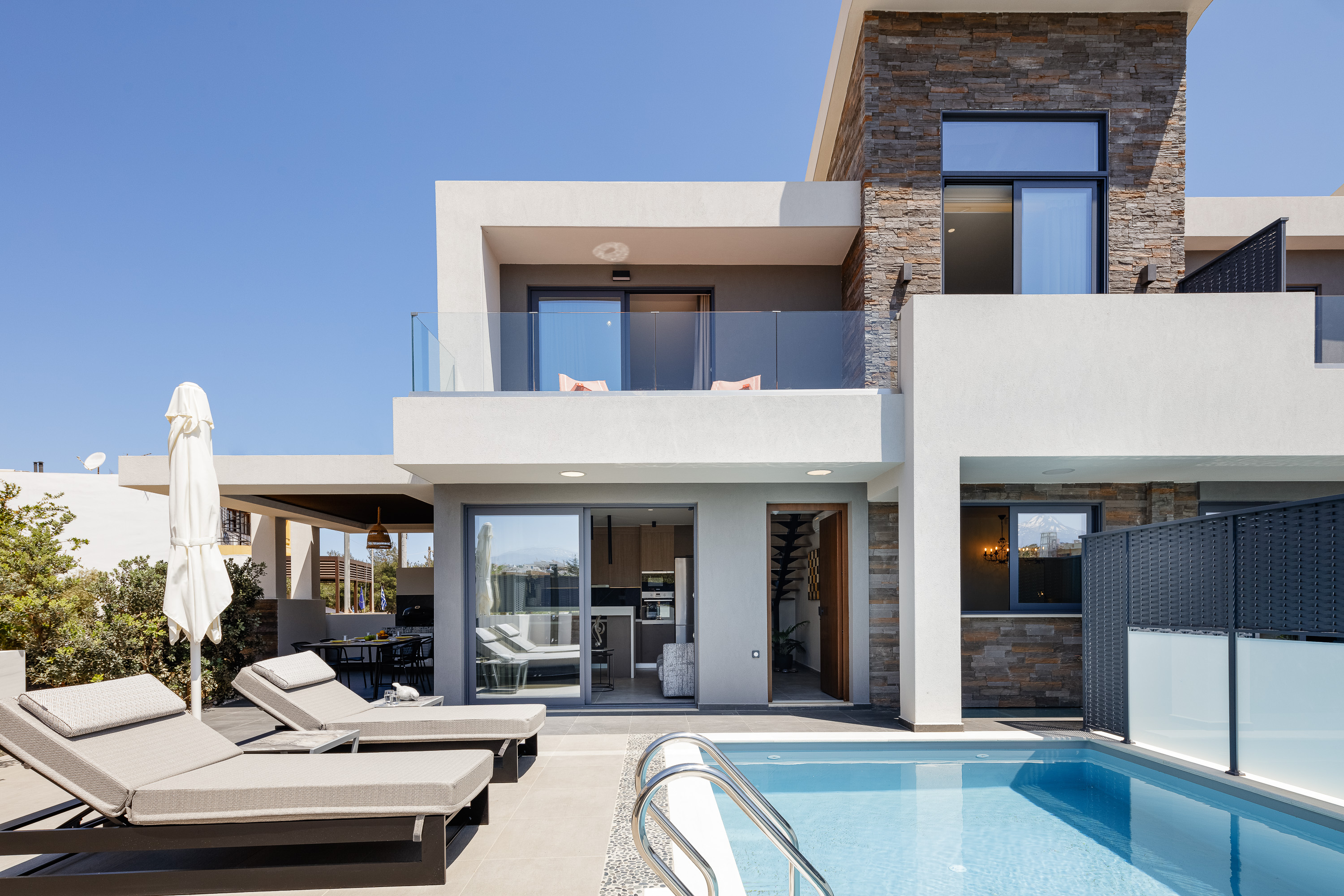 Villa Prasinos Chalepa Chania: Luxury 2-Bedroom Apartment with Private Pool and Sea Views, Chania Crete