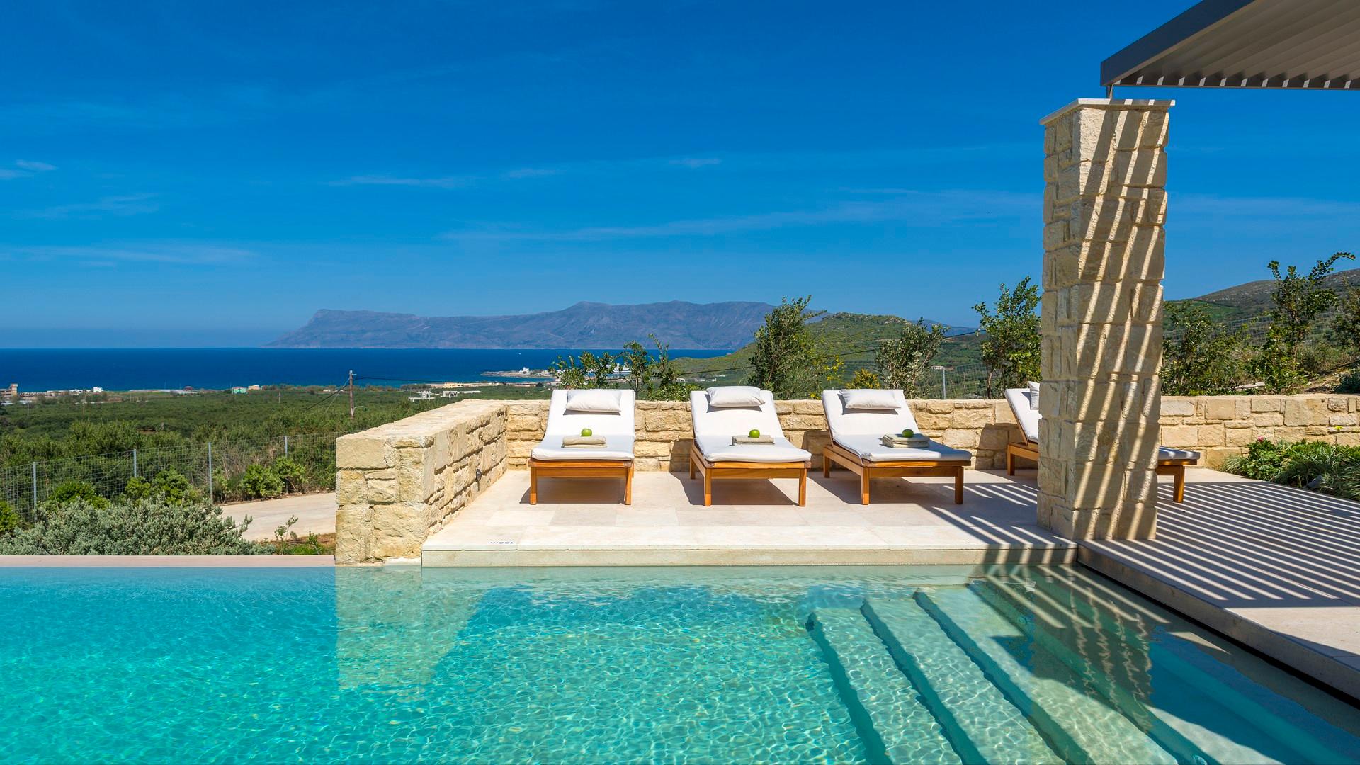 Villa Prasinos Drapanias Kissamos: Luxury 2-Bedroom Apartment with Infinity Pool and Sea Views, Kissamos, Crete