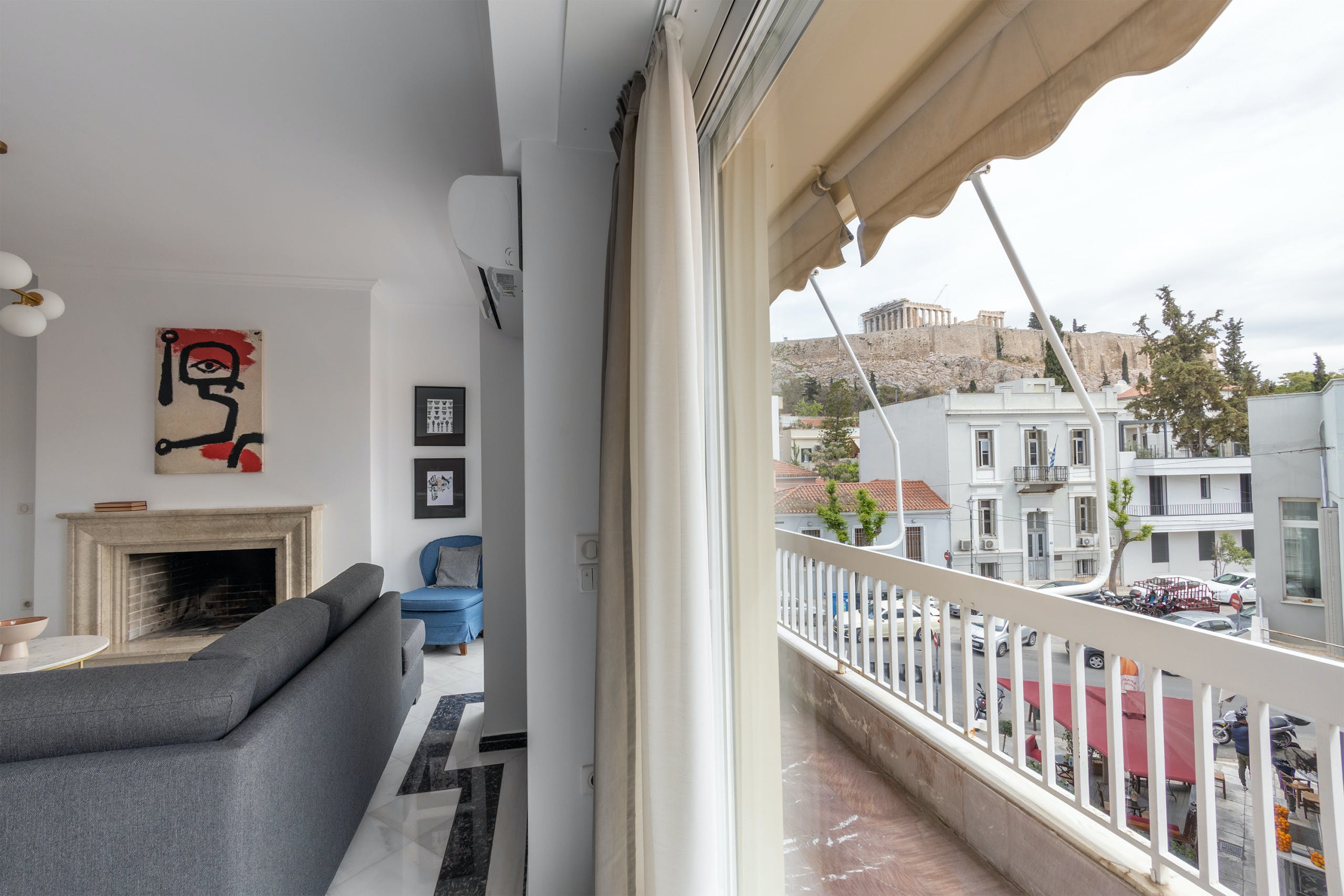 Villa Prasinos Filopappou Athens: Luxury 2-Bedroom Apartment with Fireplace and Parking, Athens
