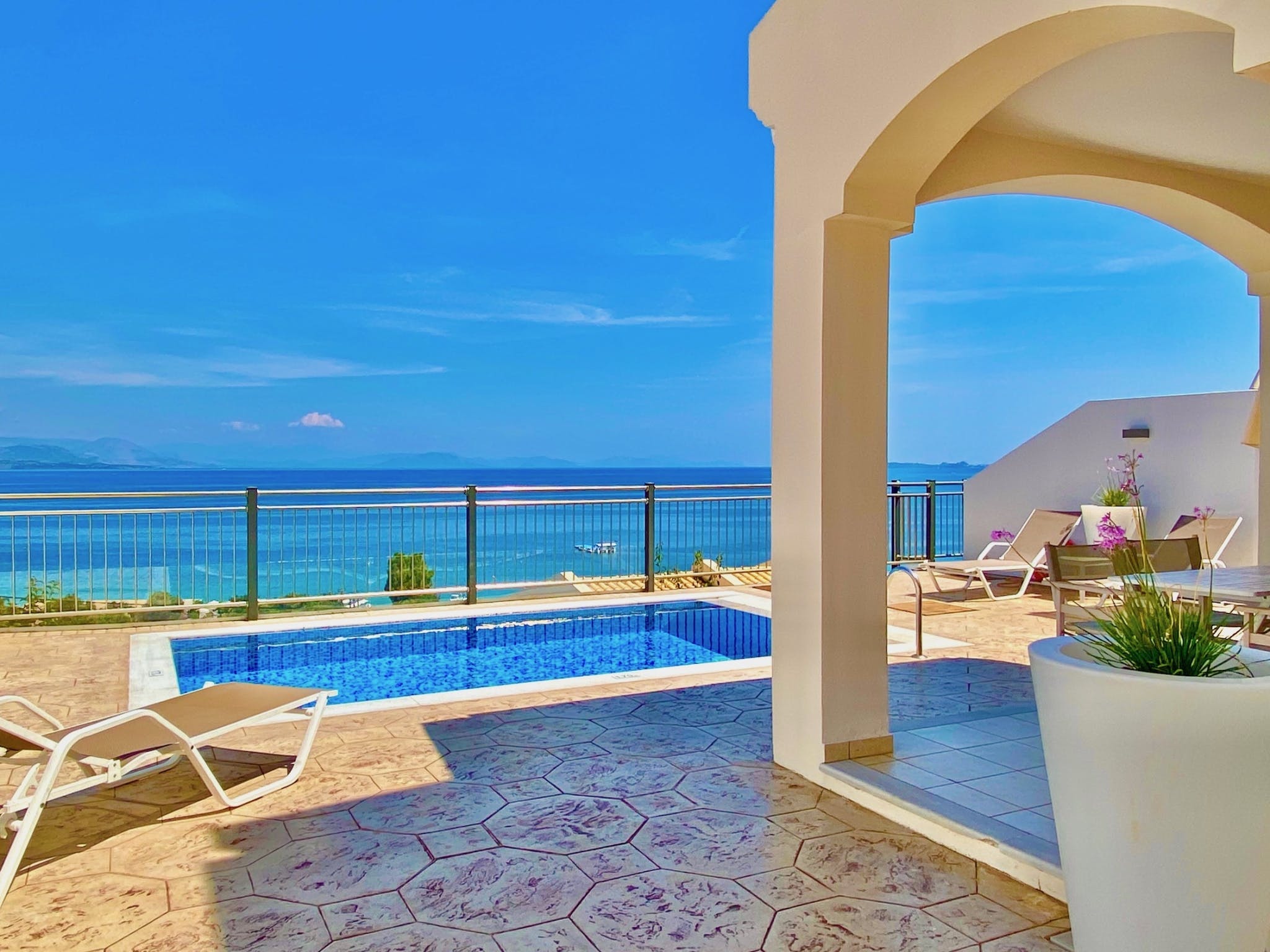 Villa Prasinos Kalami Barbati: Luxury 2-Bedroom Villa with Private Pool and Sea View, Barbati Corfu
