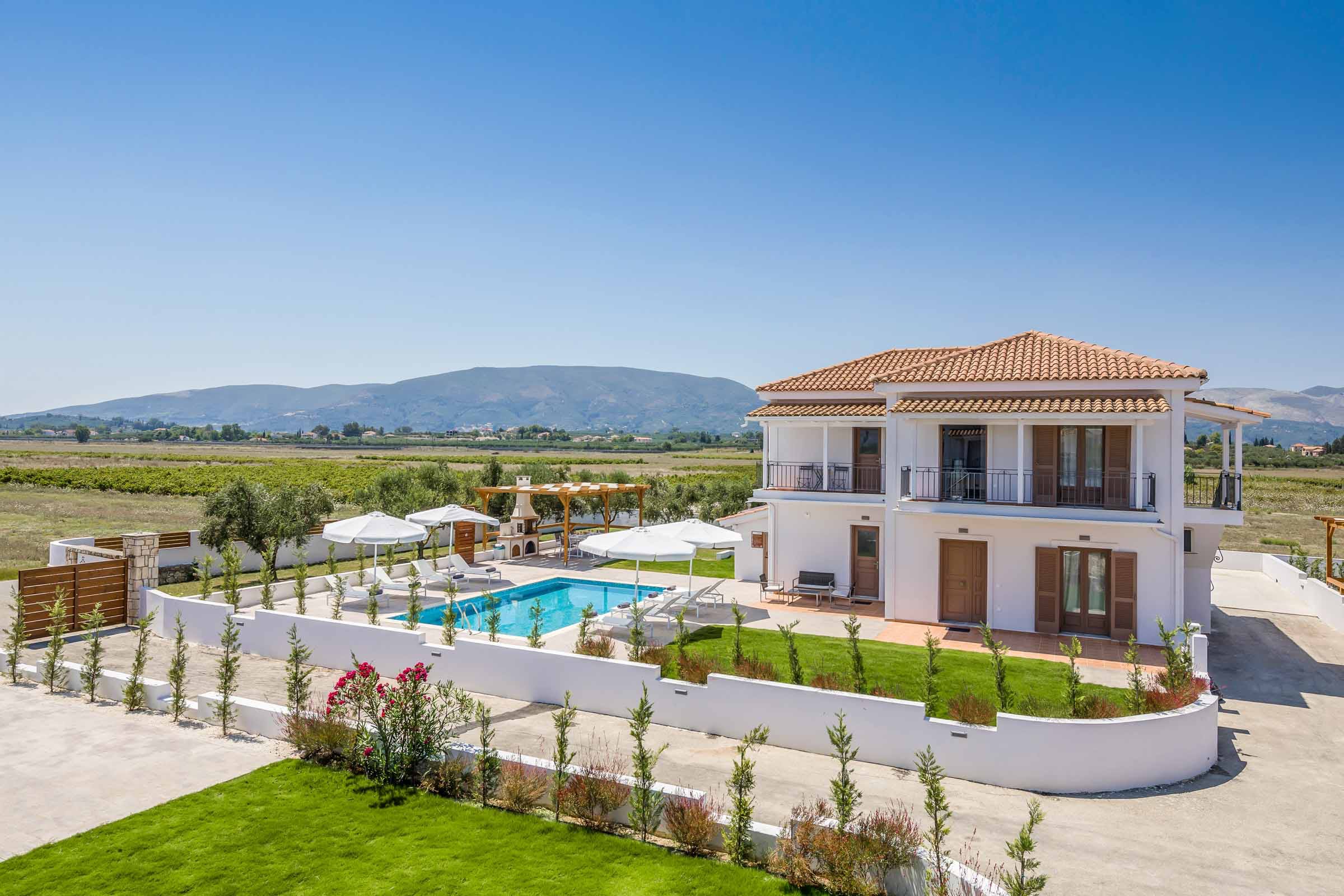 Villa Prasinos Kalipado Zakynthos: Luxury 4-Bedroom Apartment with Pool and Sea Views, Laganas