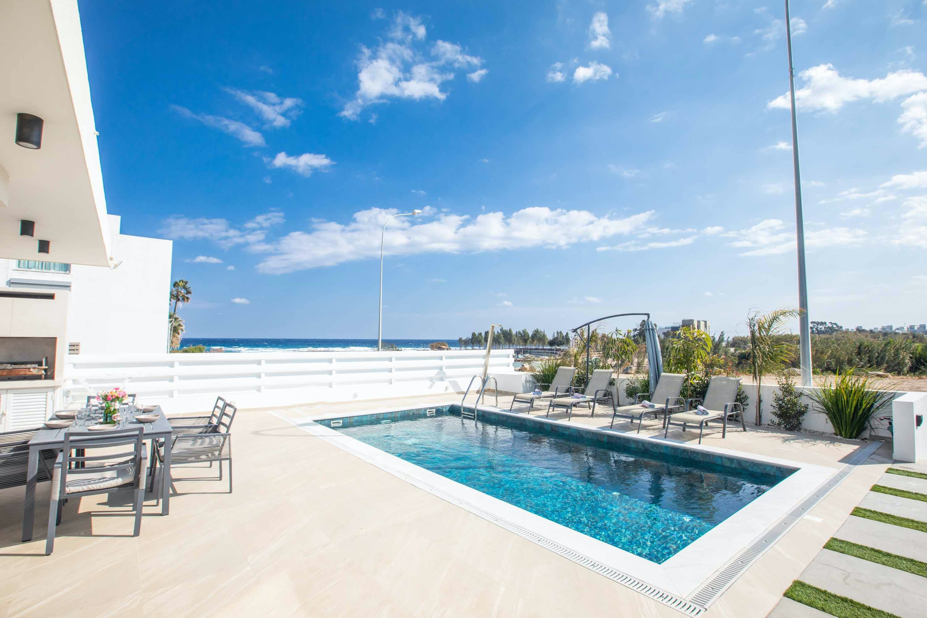 Villa Prasinos Karpas Pernera: Luxury 3-Bedroom Villa with Private Pool and Sea Views, Pernera Famagusta