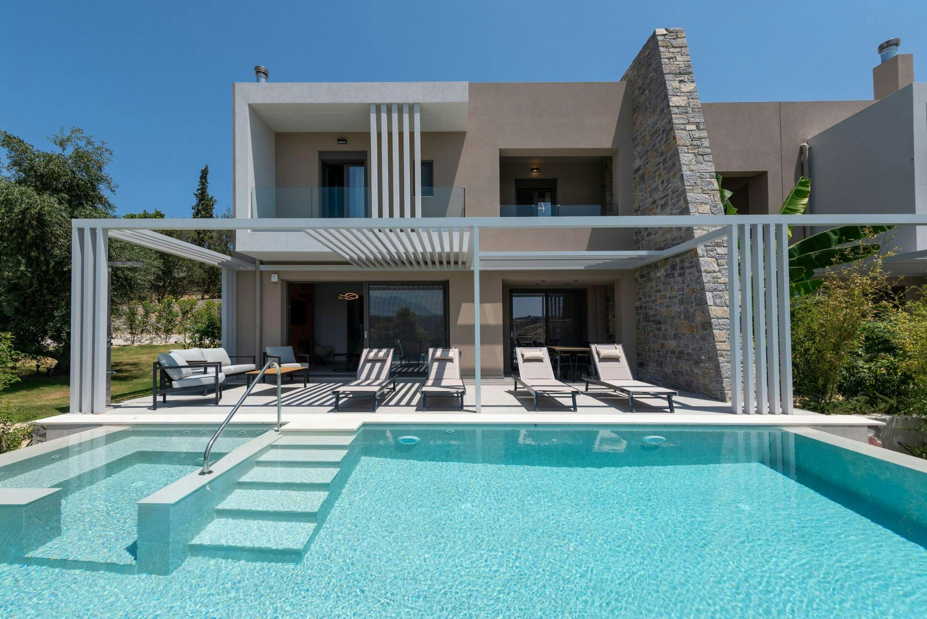 Villa Prasinos Karteros Heraklion: Luxury 2-Bedroom Villa with Private Pool and Air Conditioning, Heraklion