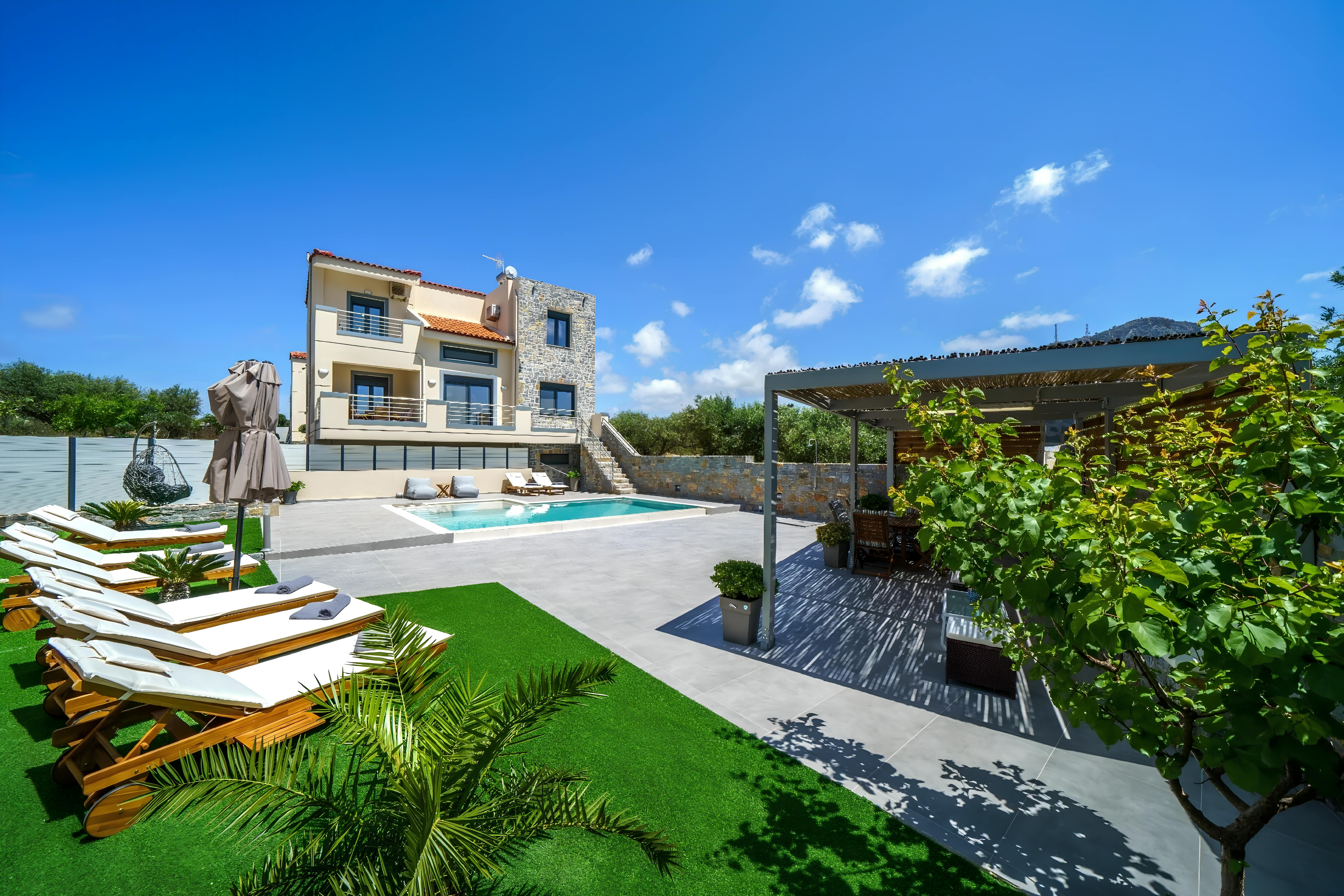 Villa Prasinos Kato Gouves: Luxury 4-Bedroom Villa with Private Pool and Sea Views, Crete