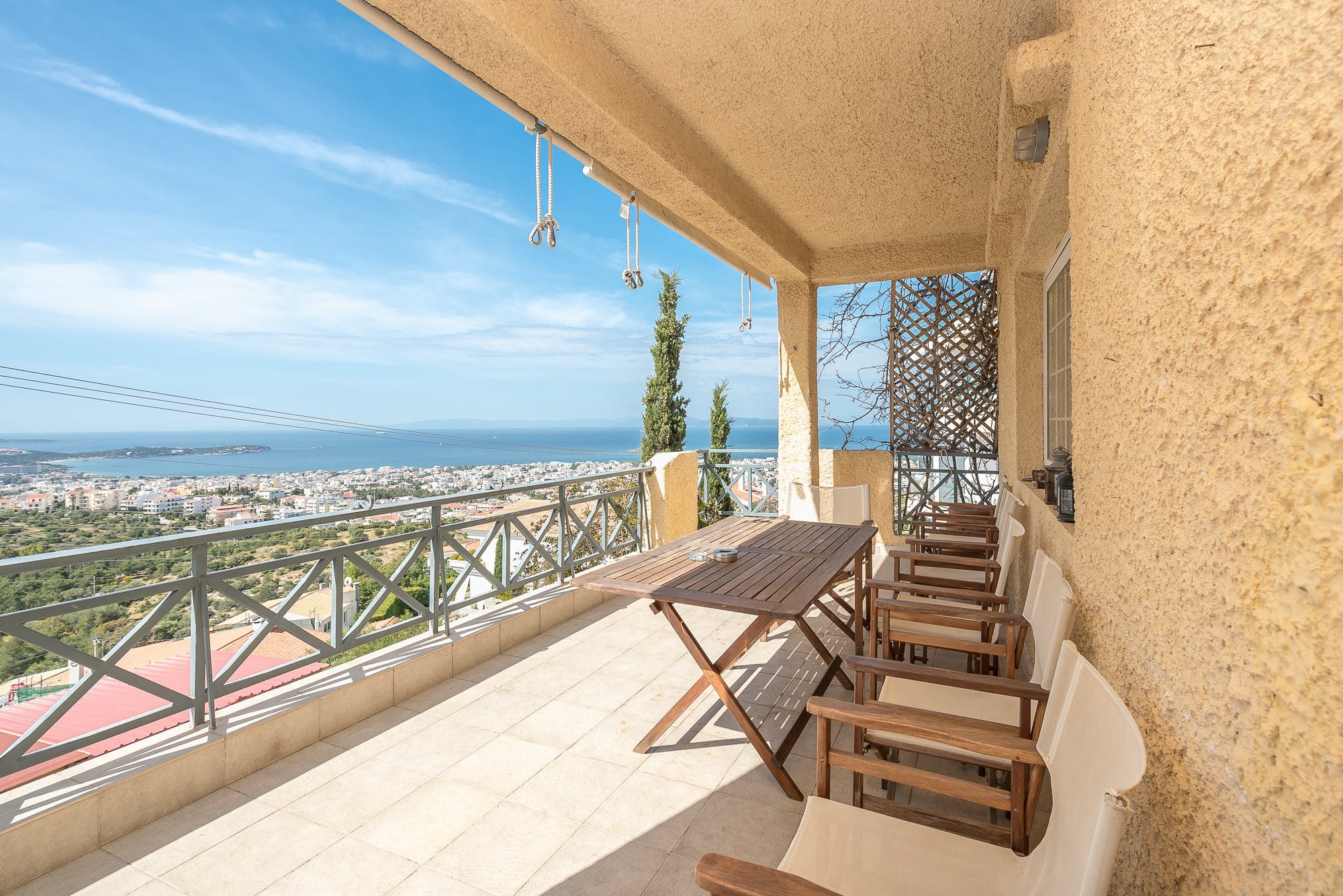 Villa Prasinos Kavouri Voula: Luxury 3-Bedroom Apartment with Hot Tub and Sea Views, East Attica