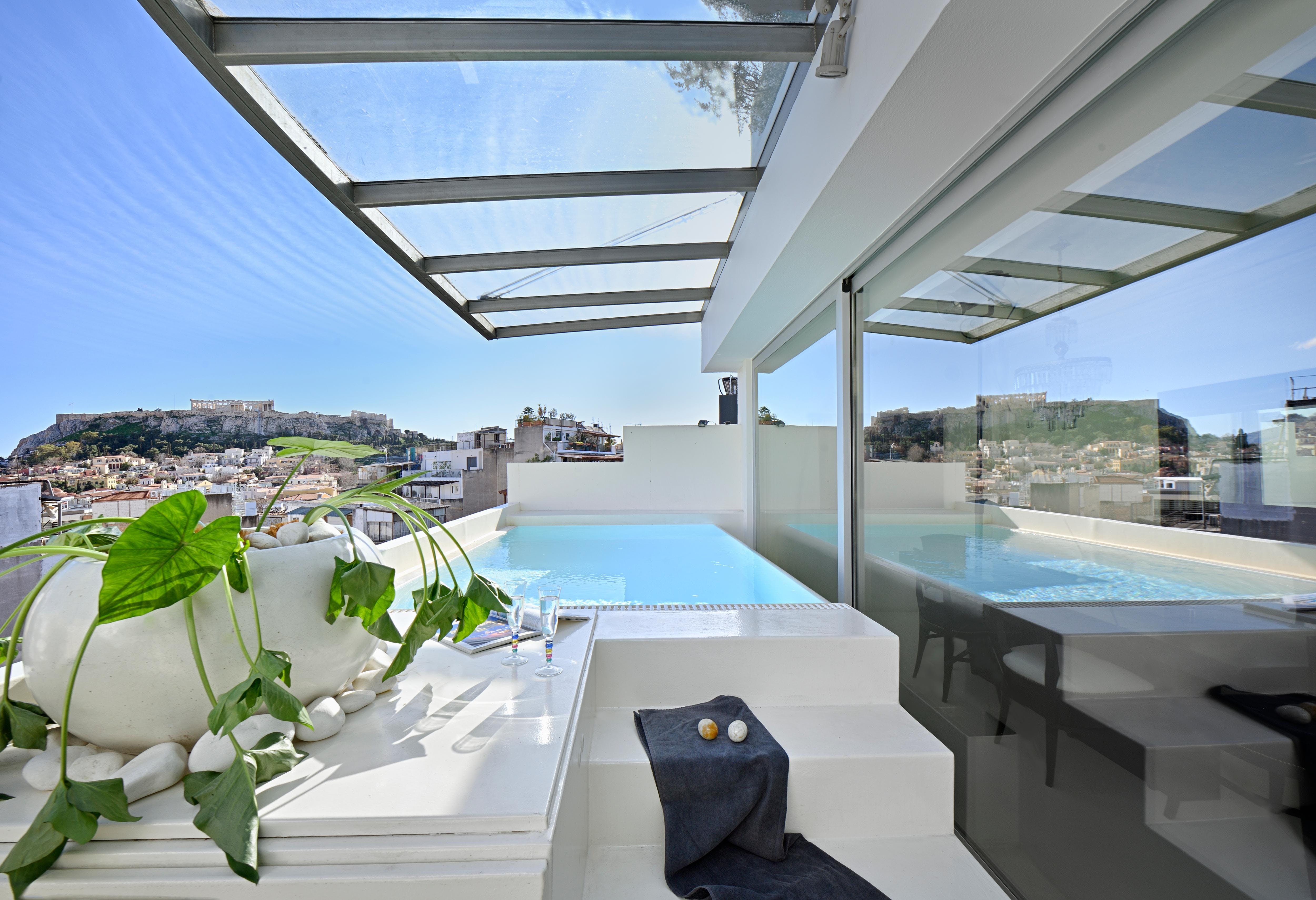 Villa Prasinos Kerameikos Athens: Luxury 1-Bedroom Apartment with Infinity Pool and Spa, Athens