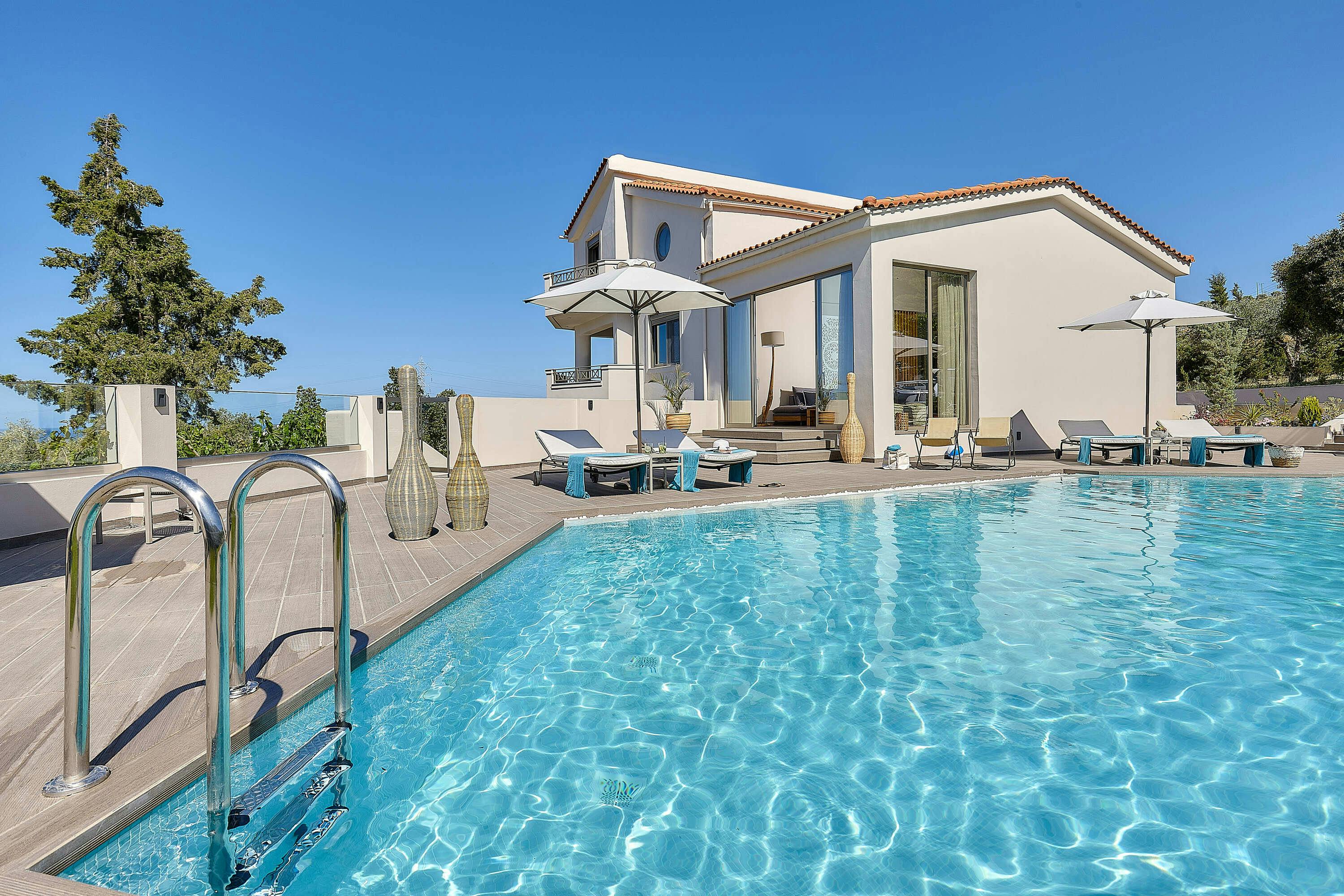Villa Prasinos Knossos Heraklion: Luxury 4-Bedroom Villa with Private Pool and Sea Views, Heraklion