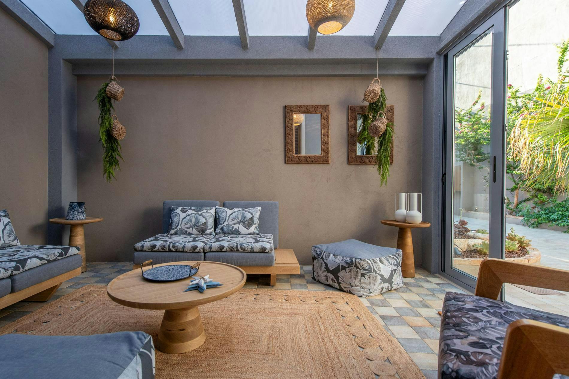 Villa Prasinos Koules Heraklion: Luxury 3-Bedroom Villa with Spa and Private Parking, Heraklion Town