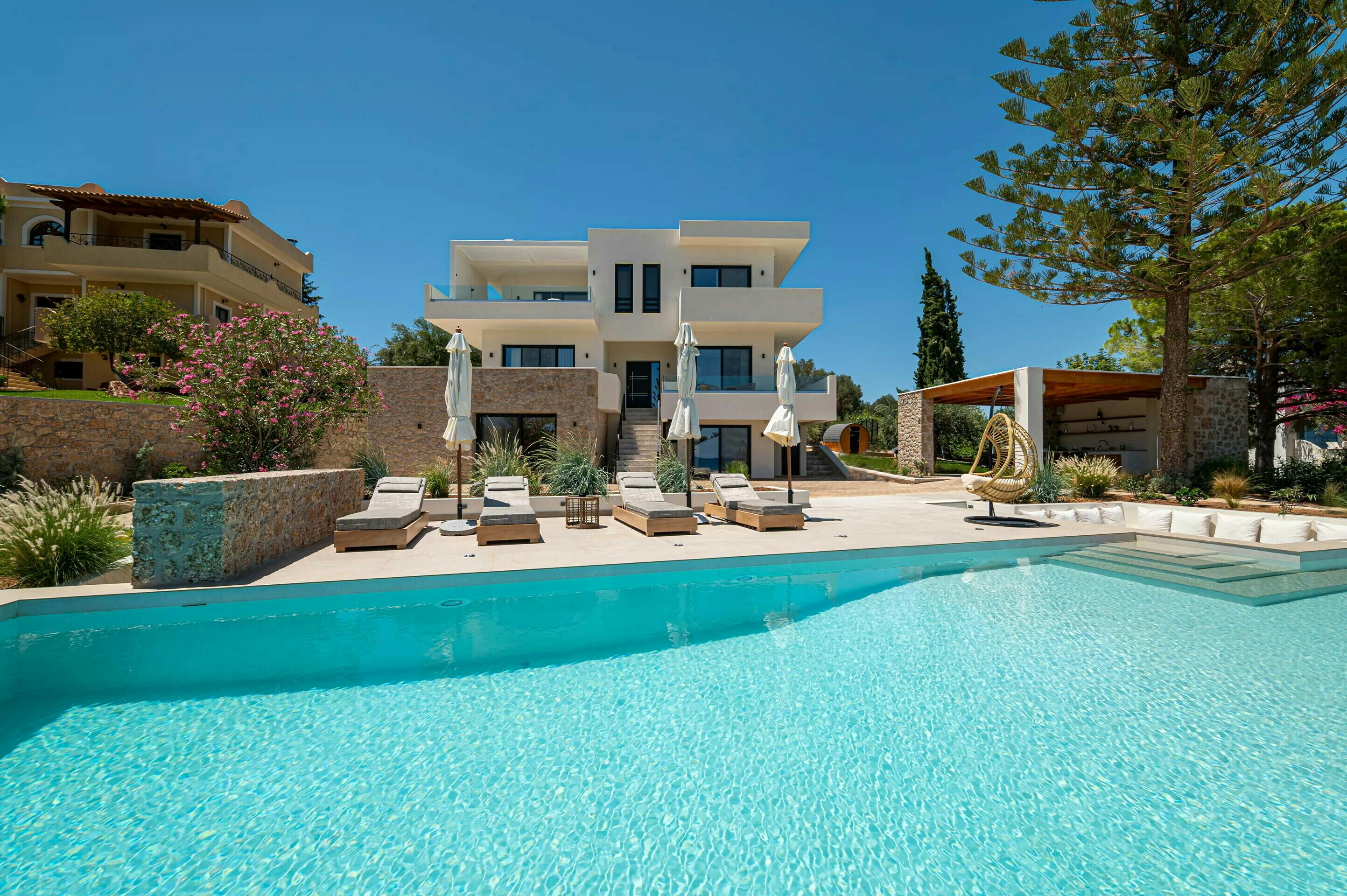 Villa Prasinos Kranidi Argolis: Luxury 4-Bedroom Villa with Private Pool and Hot Tub, Argolis