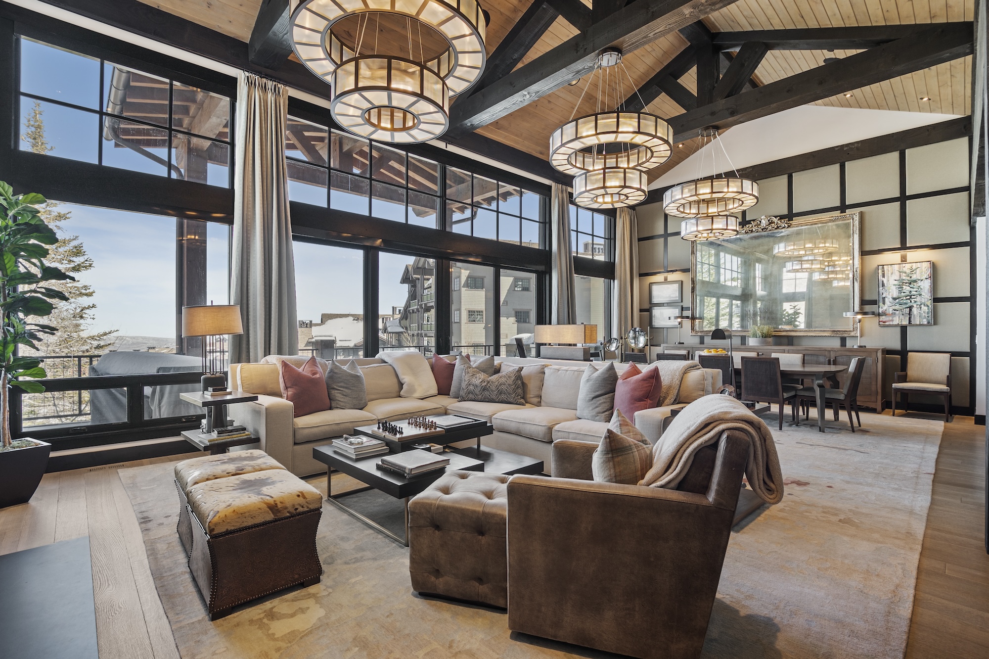 Villa Prasinos McPolin Park City: Luxury 5-Bedroom Villa with Hot Tub and Ski-In Ski-Out Access, Park City