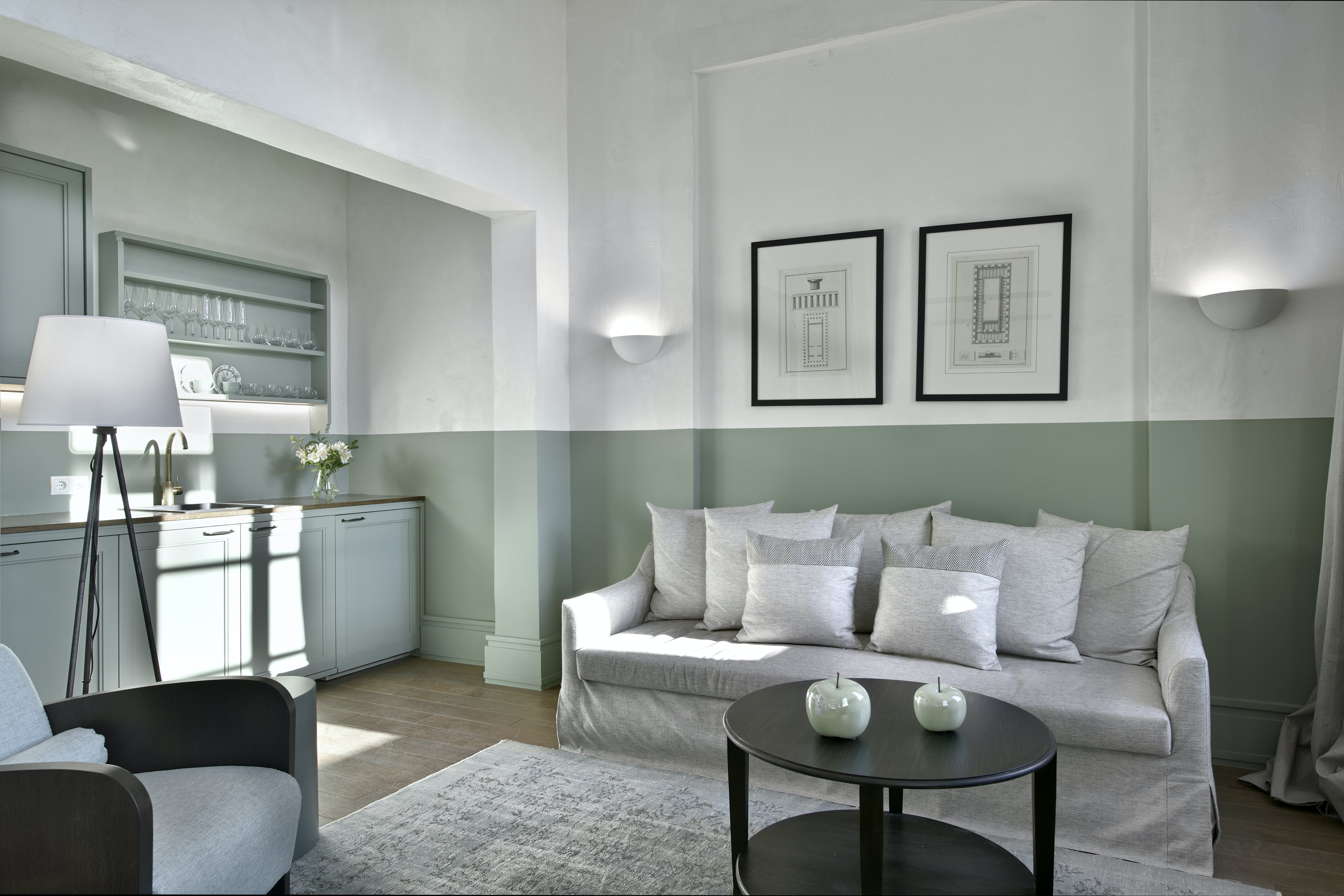 Villa Prasinos Plaka Athens: Luxury 2-Bedroom Apartment with Spa and Air-Con, Central Athens