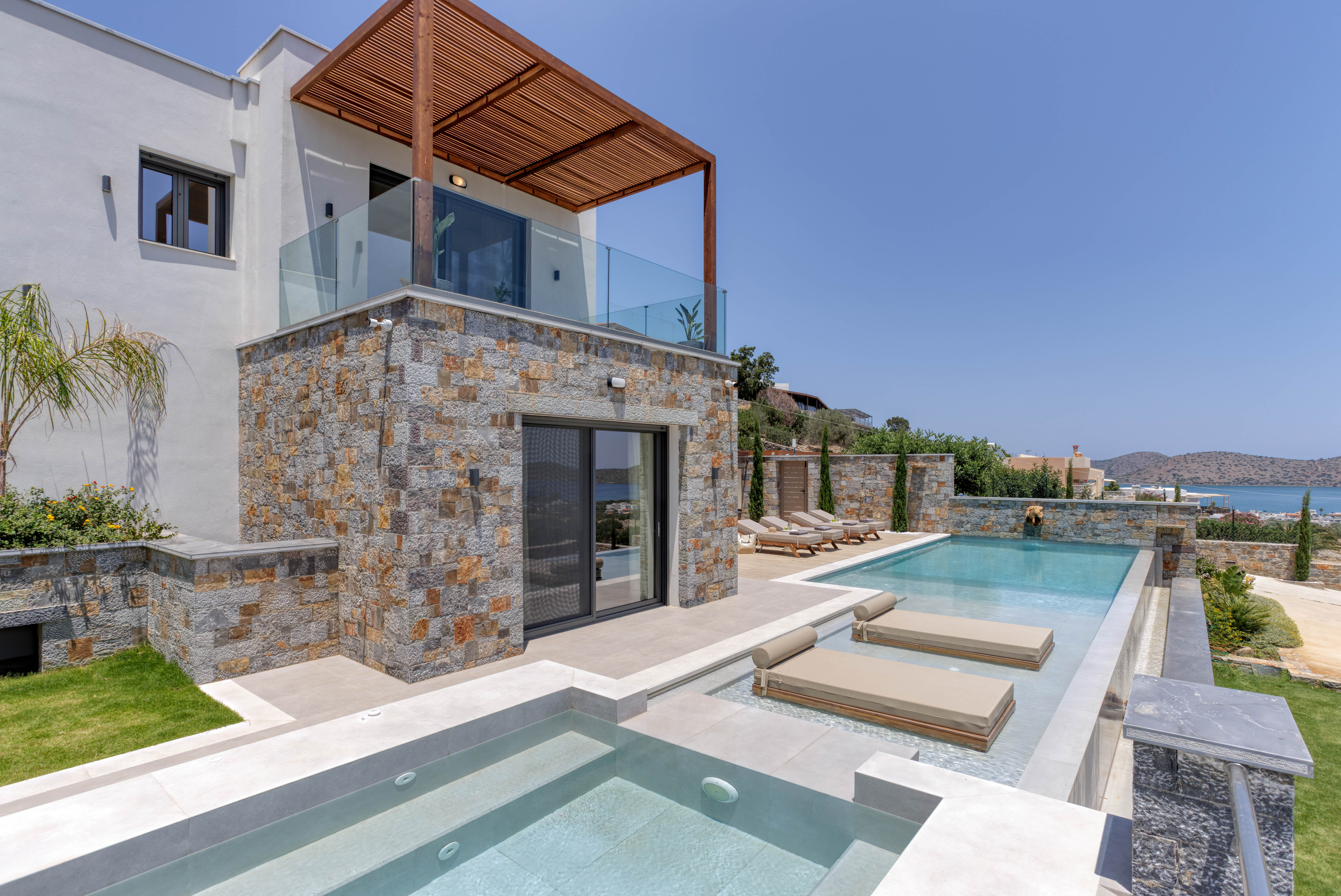 Villa Prasinos Plaka Elounda: Luxury 6-Bedroom Villa with Private Pools and Sea Views, Elounda