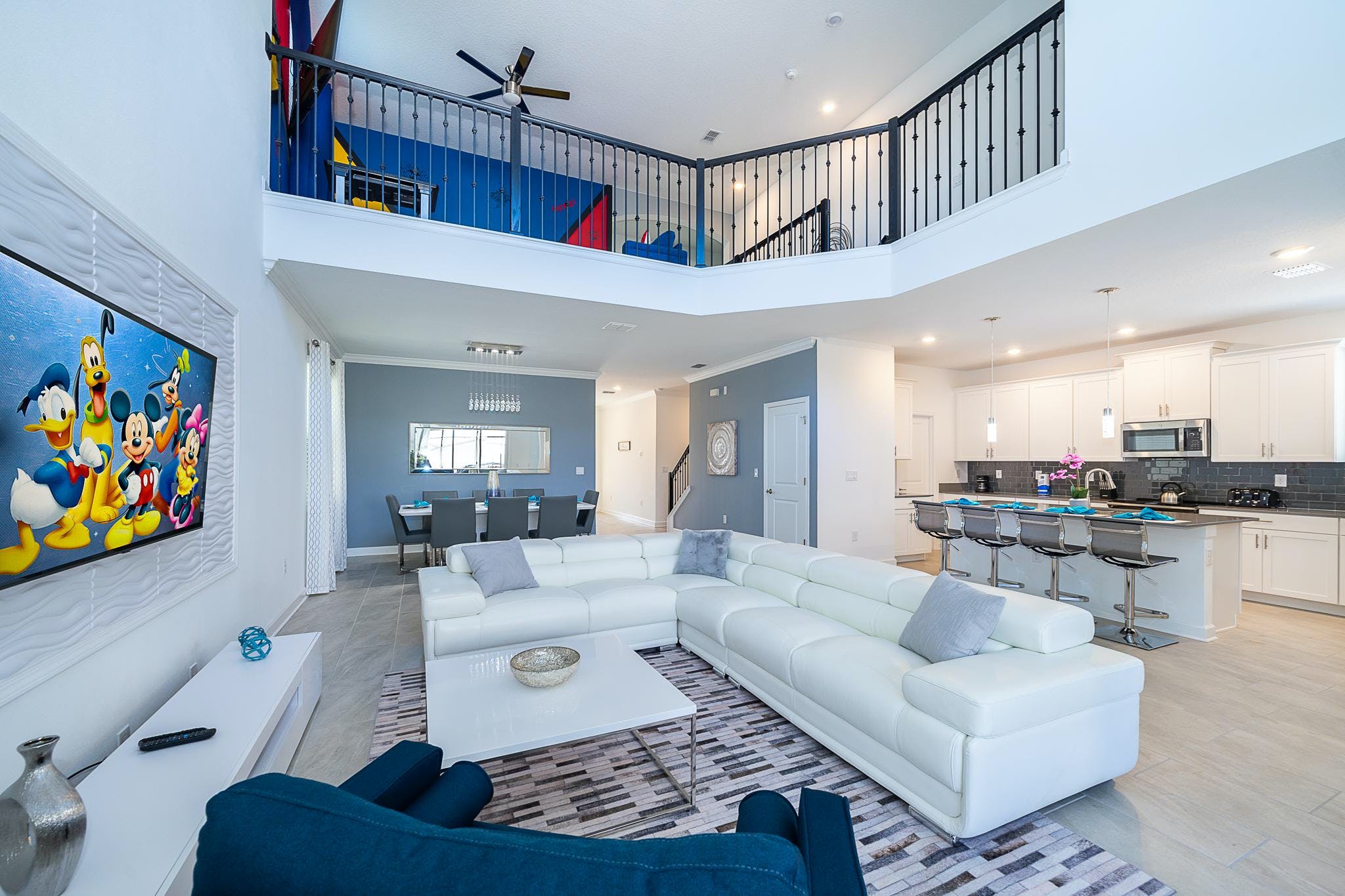 Villa Prasinos Poinciana Osceola: Luxury 4-Bedroom Villa with Private Pool and Spa, Osceola County