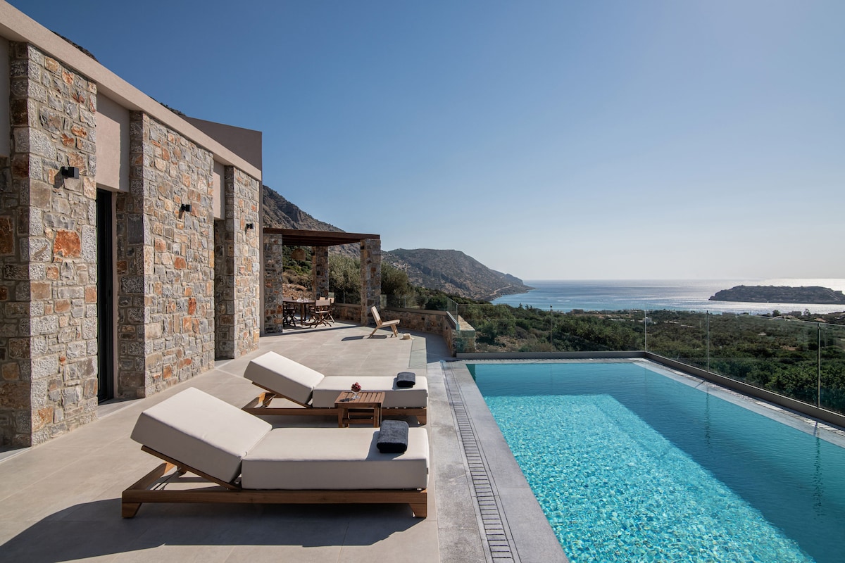 Villa Prasinos Spinalonga Plaka: Luxury 2-Bedroom Villa with Infinity Pool and Sea Views, Plaka Crete