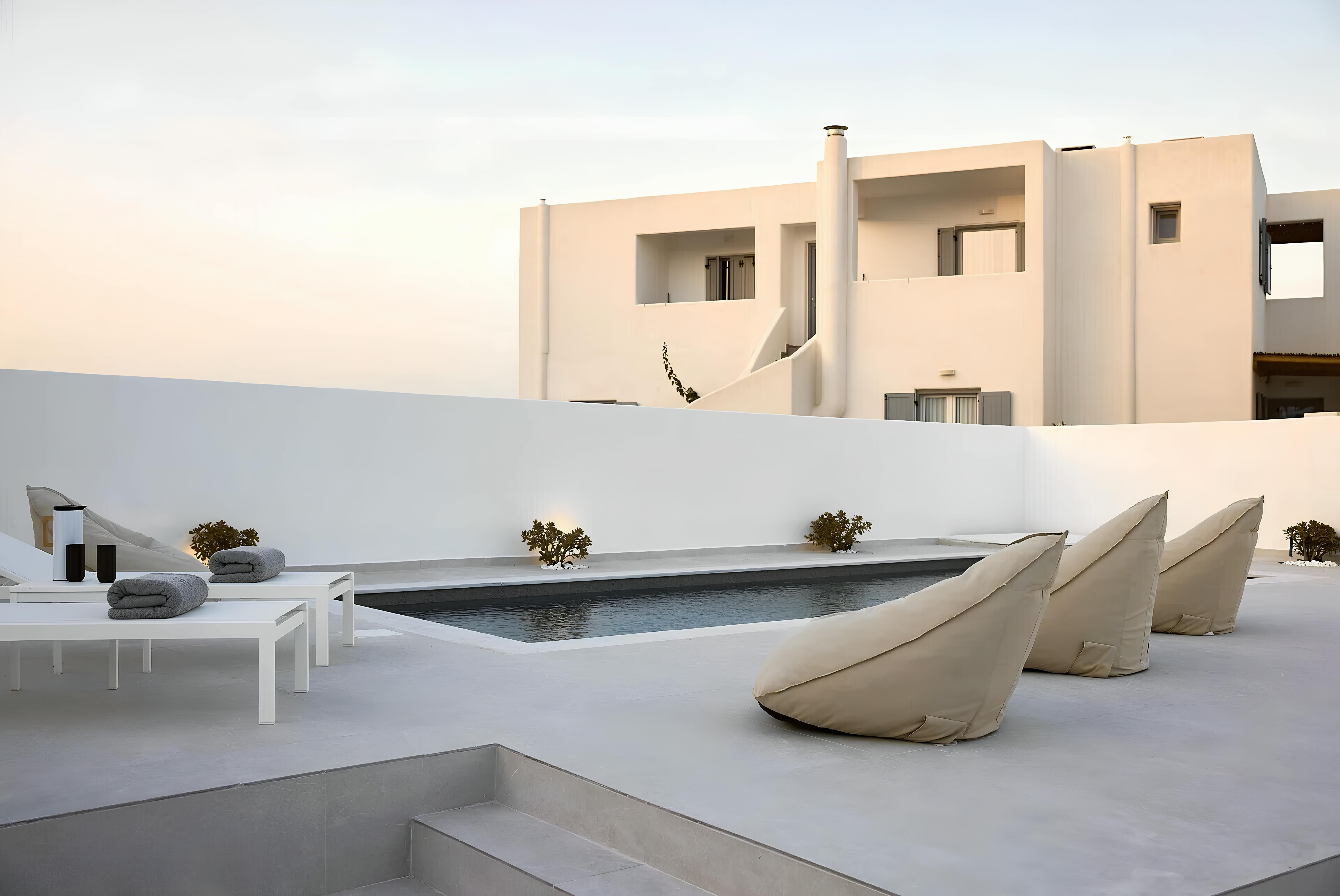 Villa Prasinos Tripiti Milos: Luxury 2-Bedroom Villa with Private Pool and Sea Views, Milos