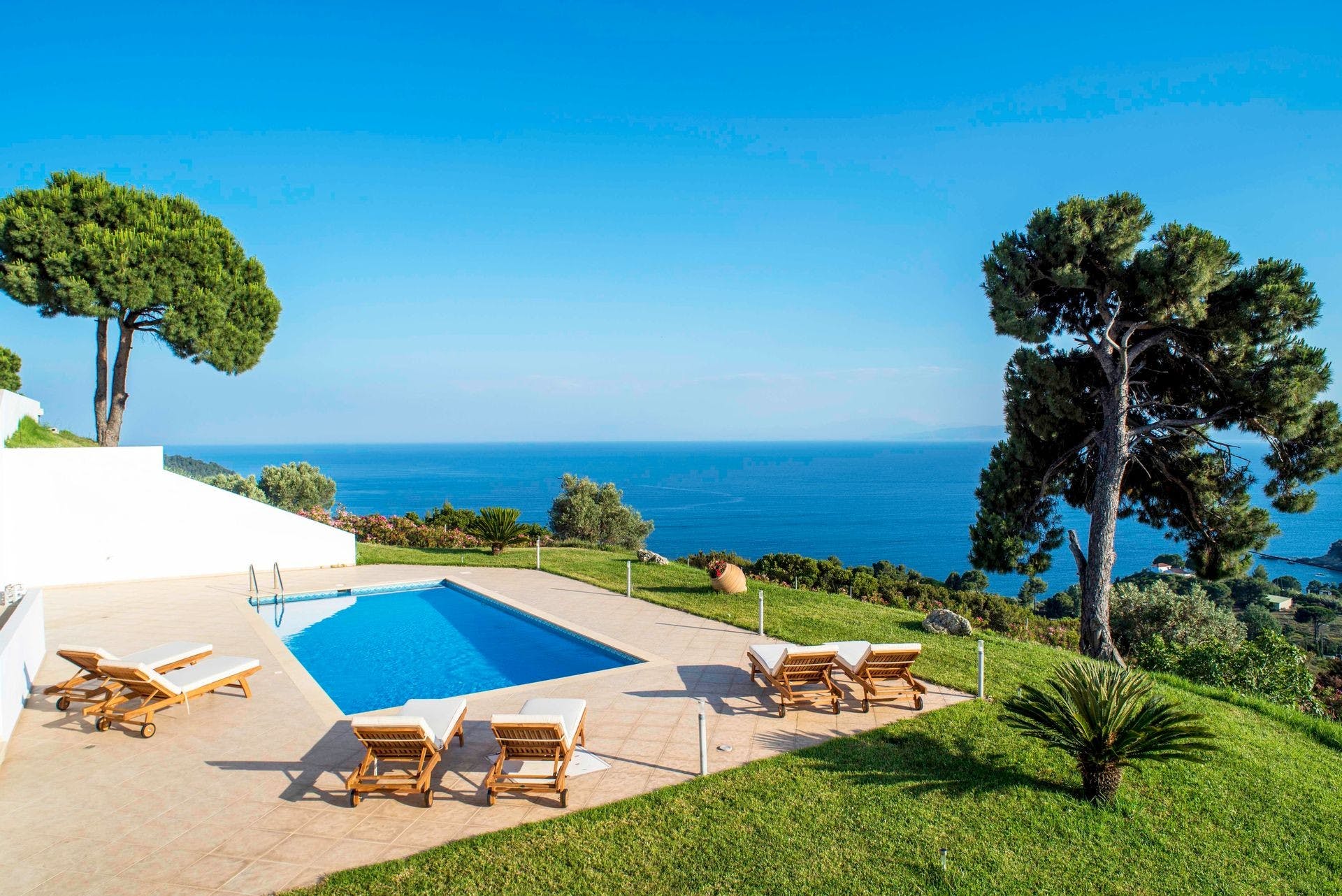 Villa Prasinos Troulos Skiathos: Luxury 2-Bedroom Apartment with Private Pool and Sea Views, Skiathos