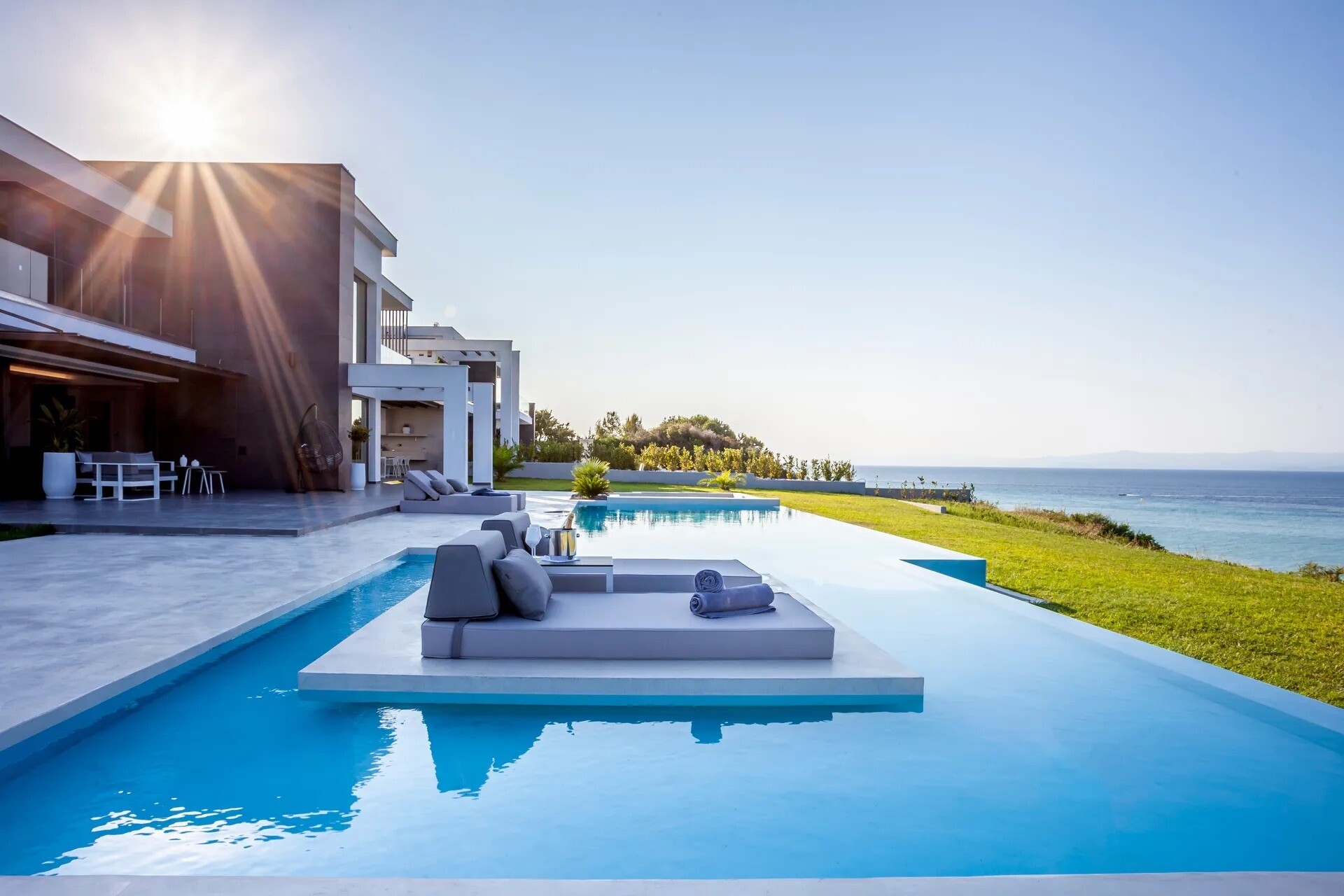 Villa Prasinos Tzoulas Kassandreia: Luxury 5-Bedroom Villa with Infinity Pool and Sea Views, Kassandreia