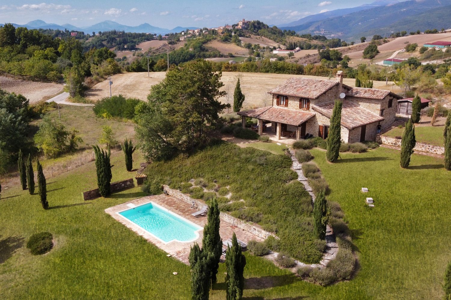 Villa Quercia Lanciano Castelraimondo: 4-Bedroom Villa with Spa and Fireplace in Le Marche Countrys
