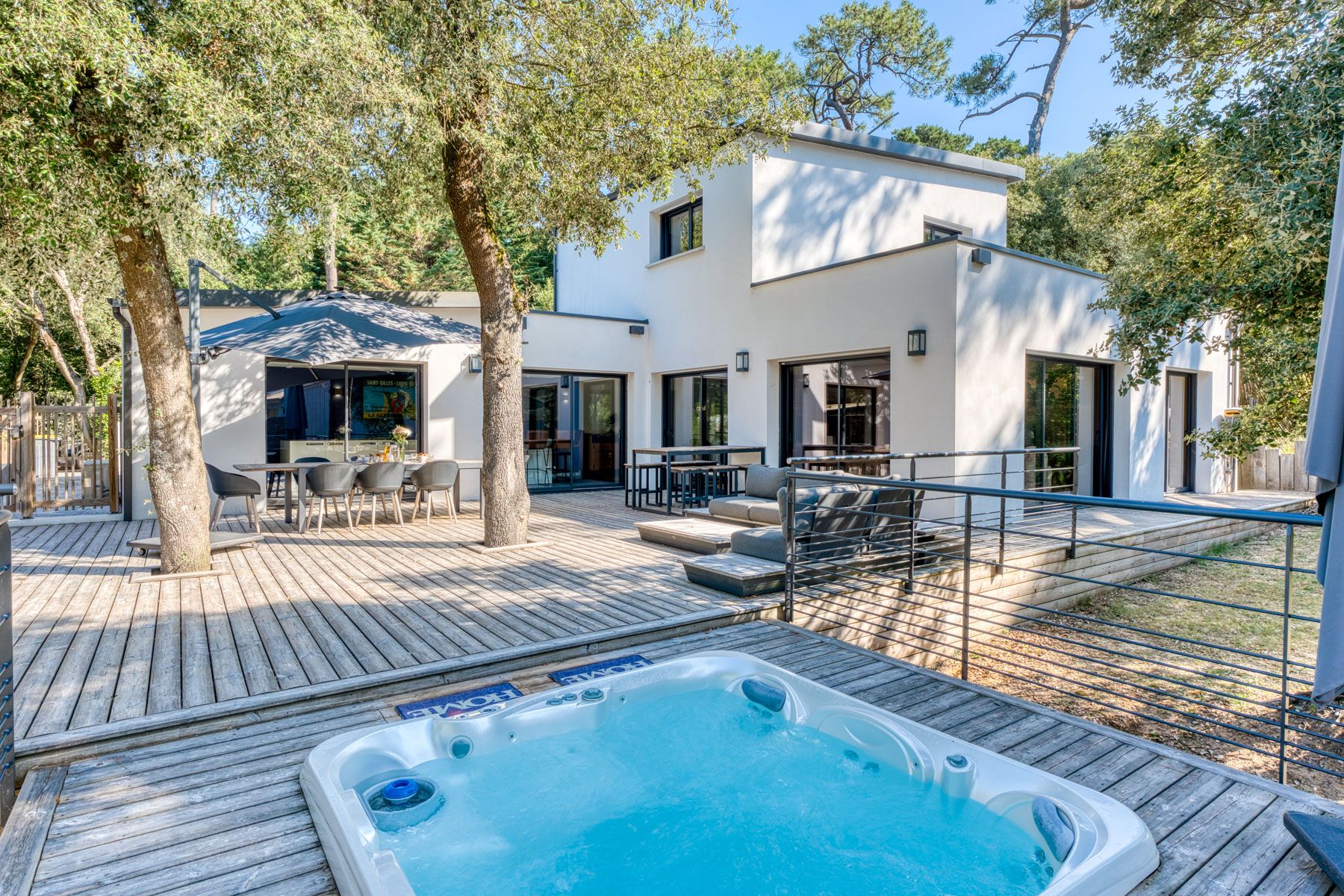 Villa Résine Parée Brétignolles: 4-Bedroom Villa with Hot Tub Near Atlantic Beaches in Bretig