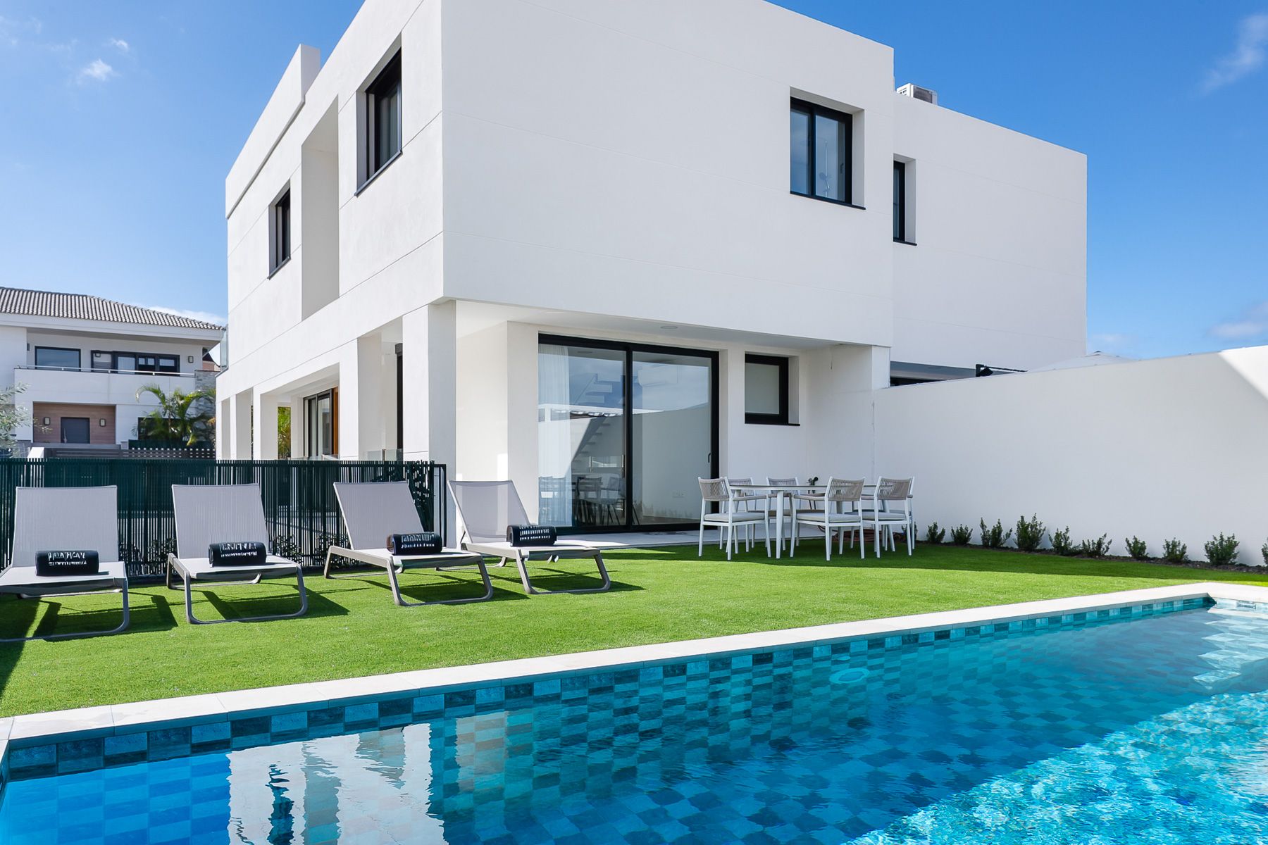Villa Retama Guaza Tenerife: 3-Bedroom Villa with Heated Pool and Spa in La Quinta, Tener
