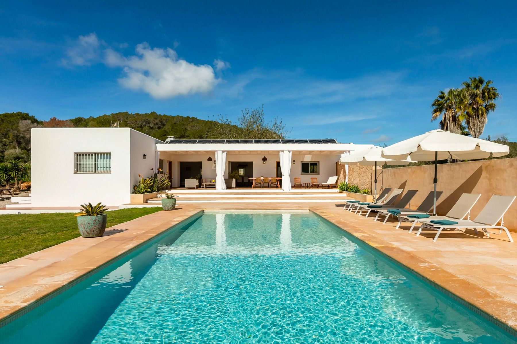 Villa Romero Buscastell Ibiza: 3-Bedroom Villa with Spa & Pool Near Ibiza’s Best Beaches