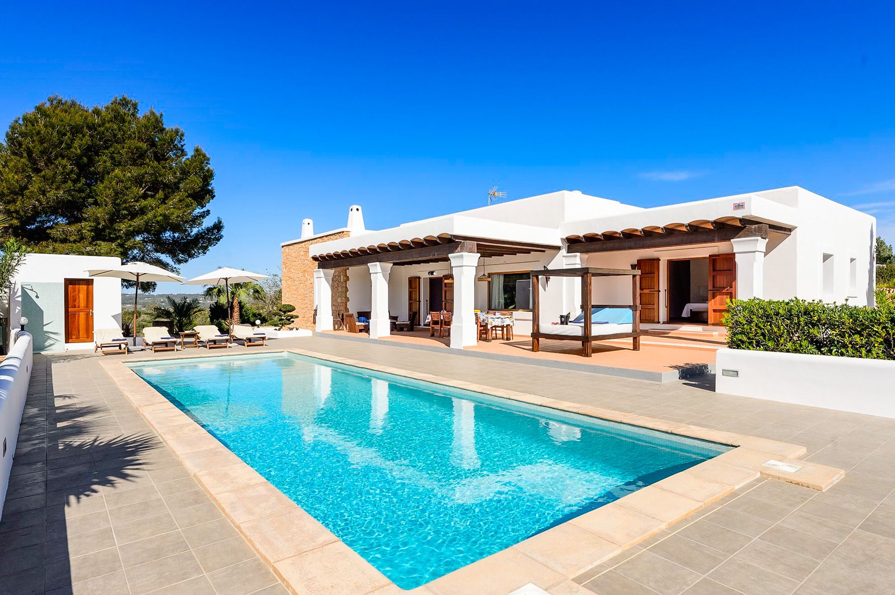 Villa Romero Furnet Ibiza: 3 Bedroom Villa with Hot Tub, Pool & Countryside Views in Sa