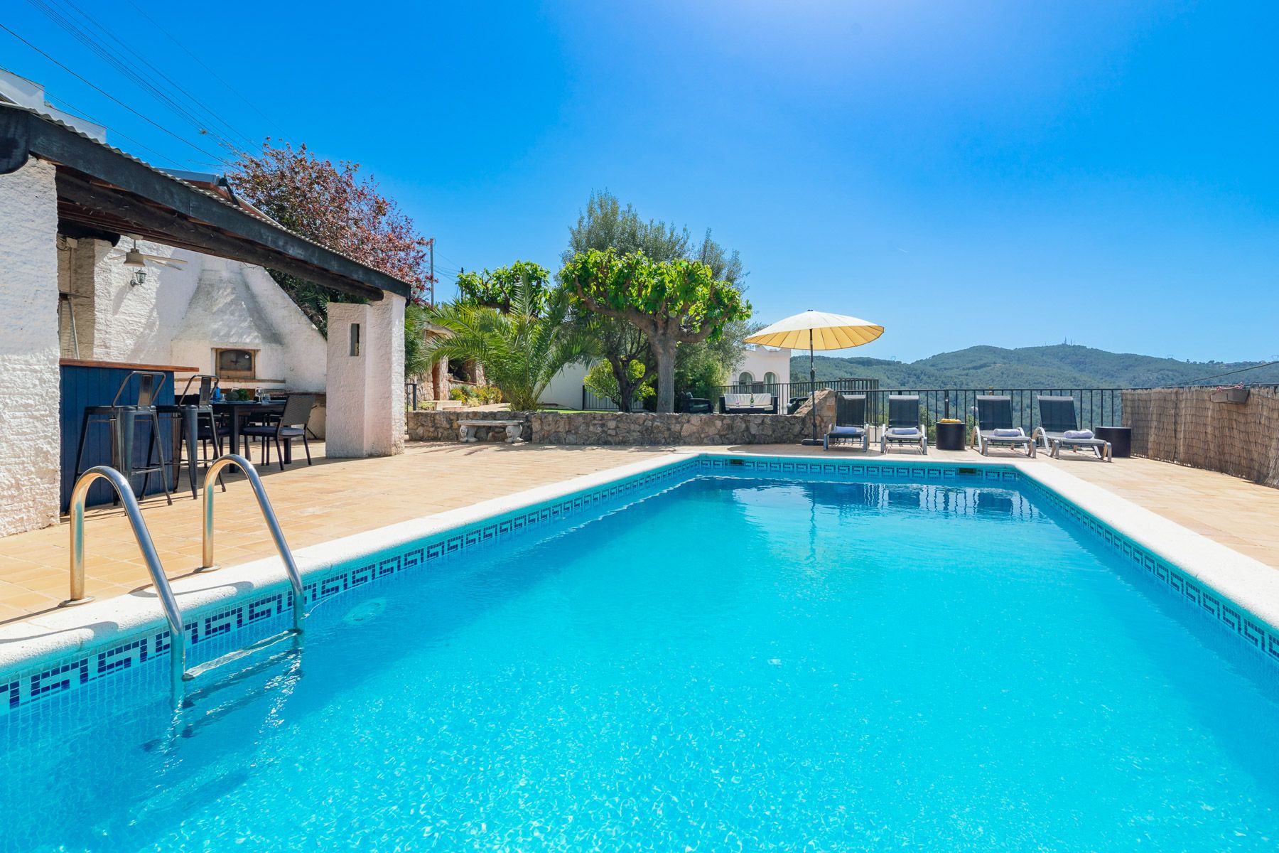 Villa Romero Garraf Olivella: 5 Bedroom Villa with Heated Pool, Spa & Tennis Near Sitges,
