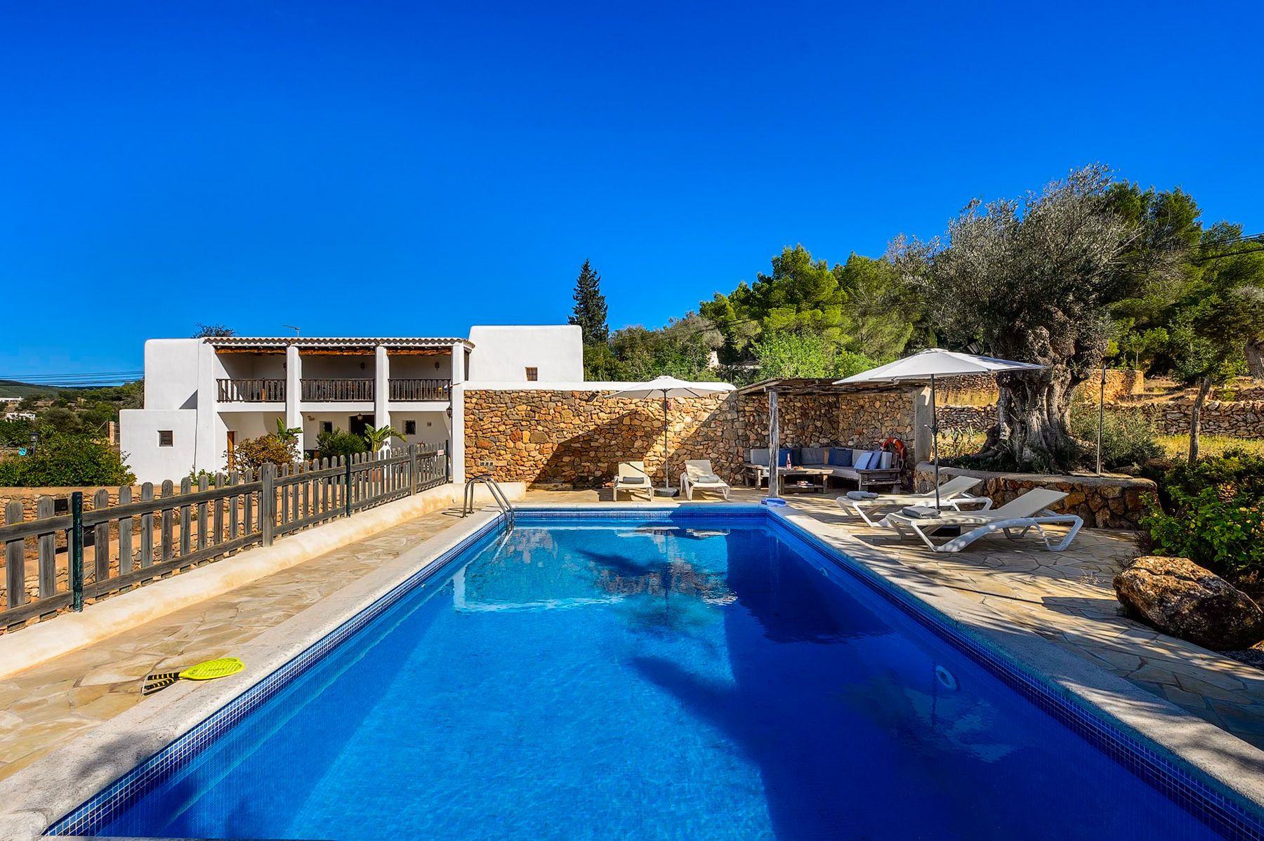 Villa Romero Peralta Ibiza: 4-Bedroom Restored Ibizan Villa with Spa in Sant Carles de P
