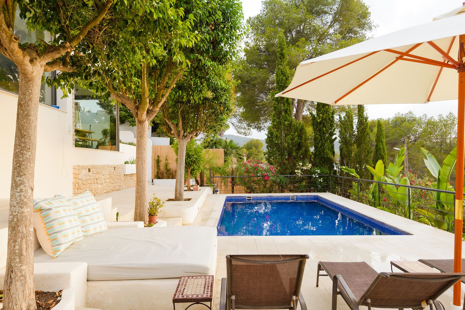 Villa Romero Plana Olivella: 6-Bedroom Villa with Private Pool and Spa near Sitges, Olive