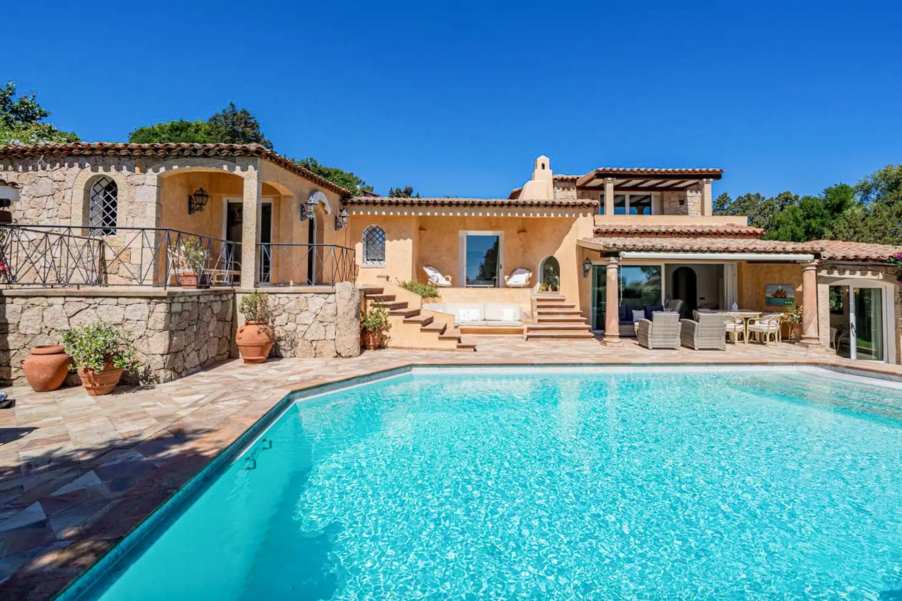 Villa Rosmarino Platamona Sassari: 4-Bedroom Villa with Private Pool and Spa Near Costa Smerald