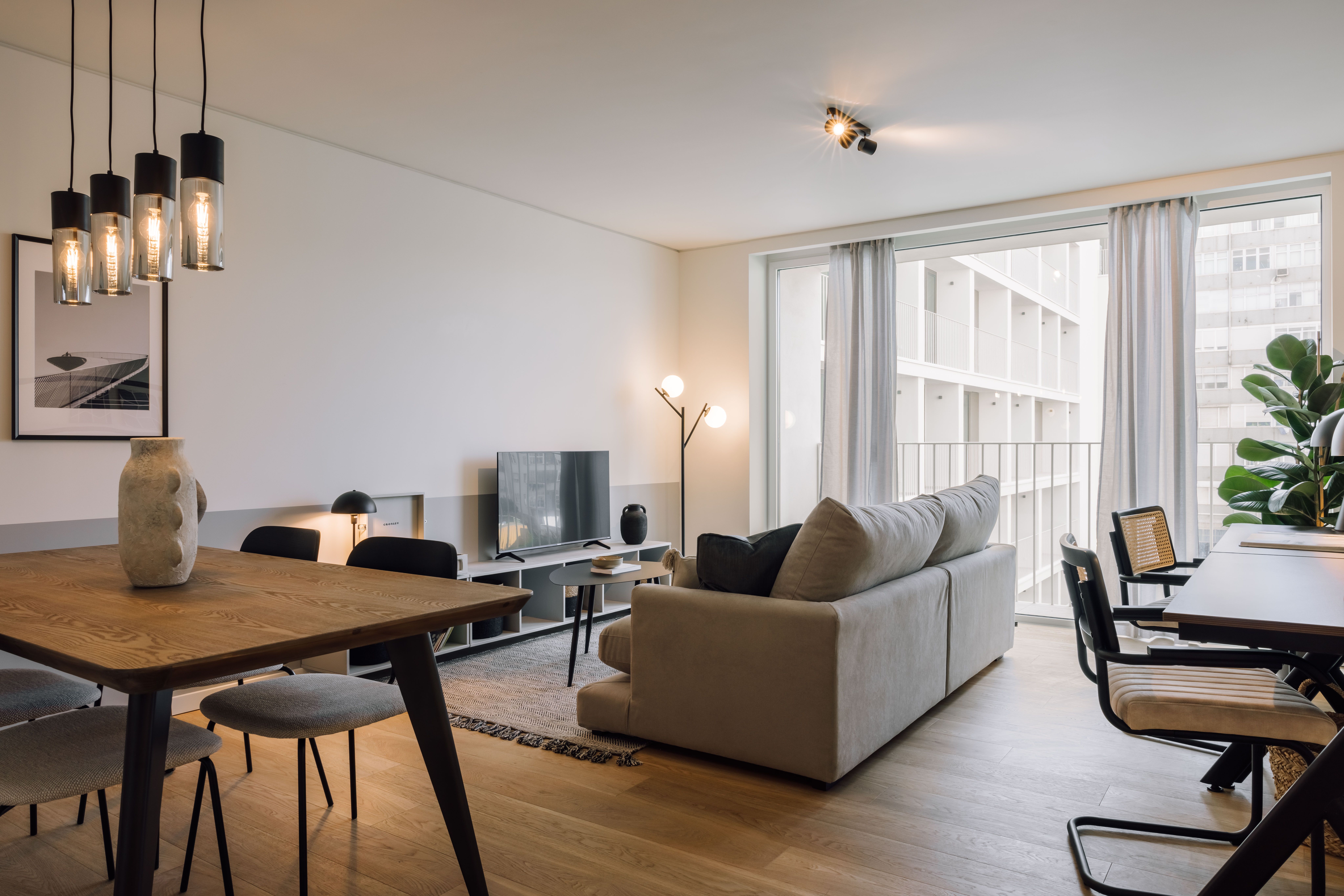 Villa Safira Areeiro Lisboa: Luxury 2-Bedroom Apartment with Pool and Parking, Alvalade Lisbon