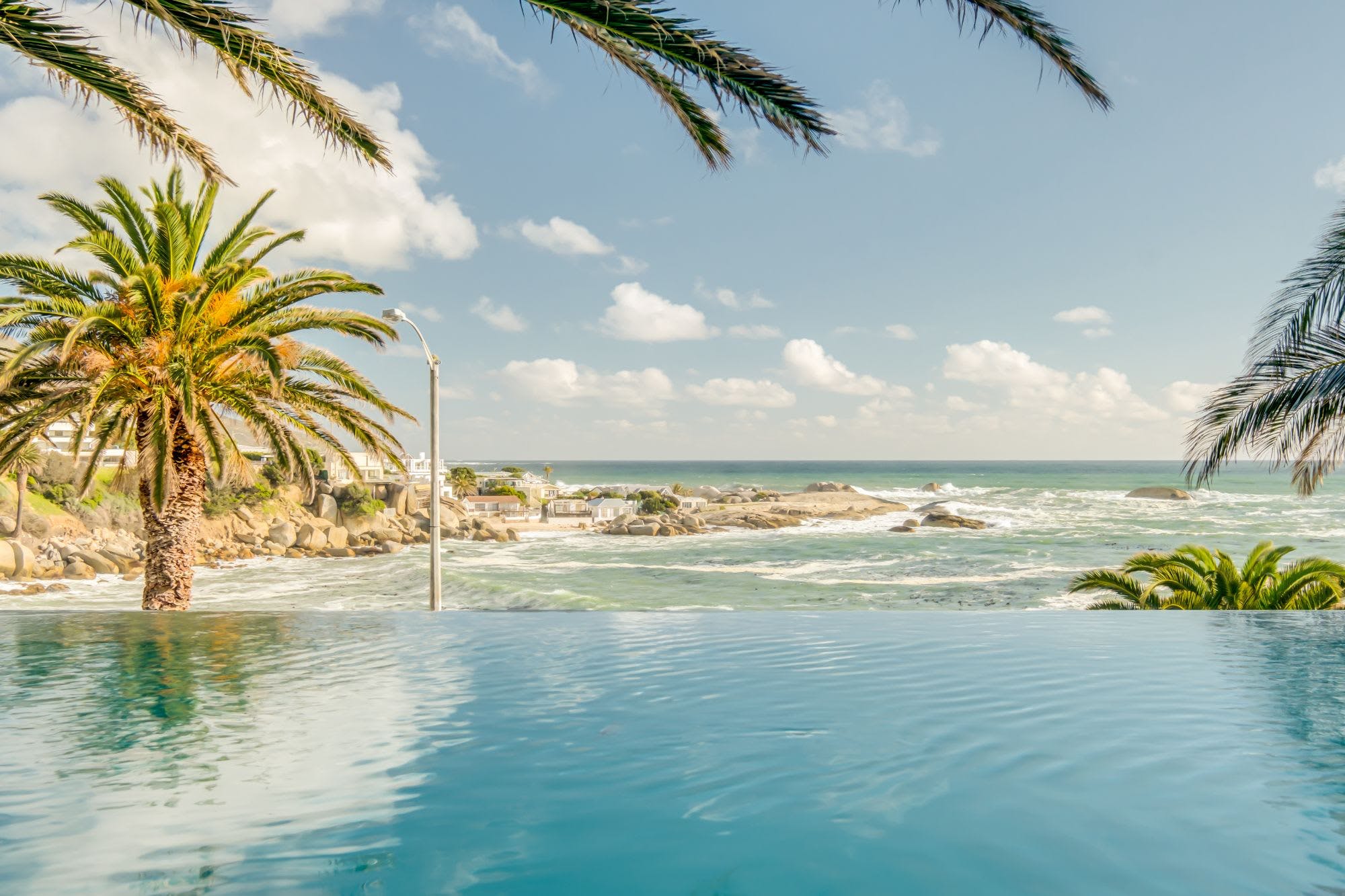 Villa Safira Bakoven Cape Town: Luxury 2-Bedroom Apartment with Infinity Pool and Sea Views, Bakoven