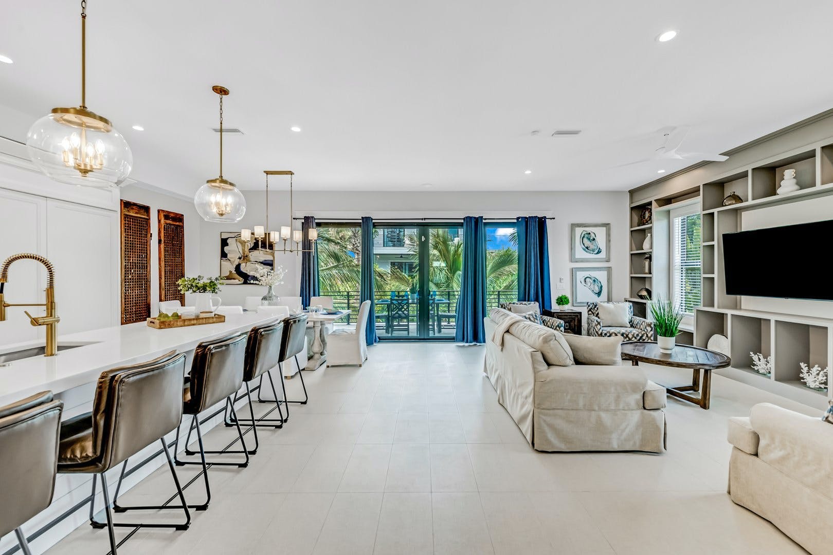 Villa Safira Bayview Sarasota: Luxury 6-Bedroom Apartment with Private Pool and Sea Views, Sarasota