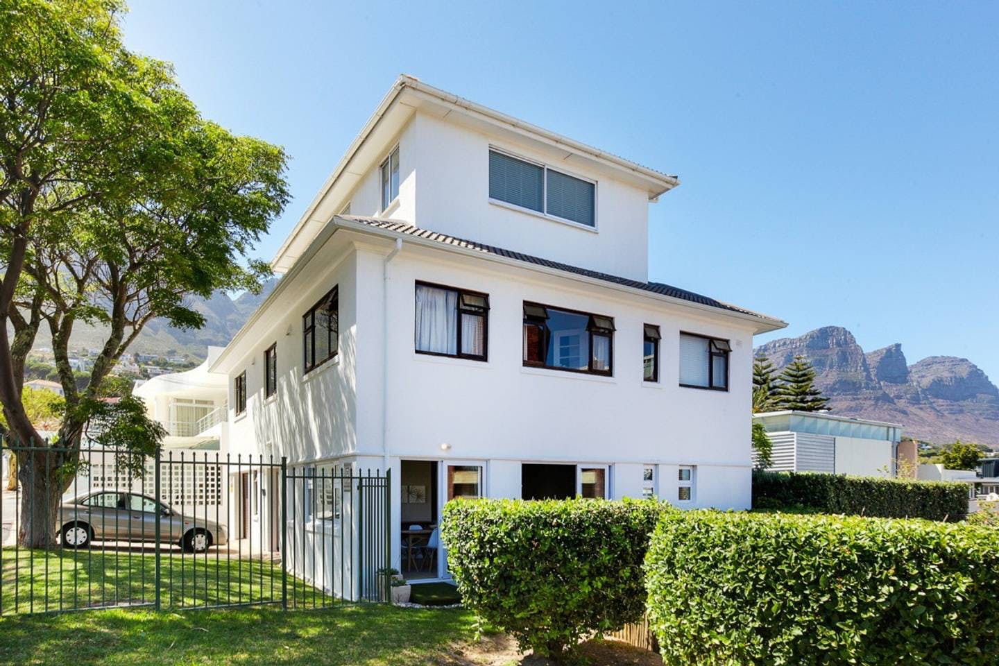 Villa Safira Kloof Camps Bay: Luxury 2-Bedroom Apartment with Sea Views and Air-Con, Camps Bay
