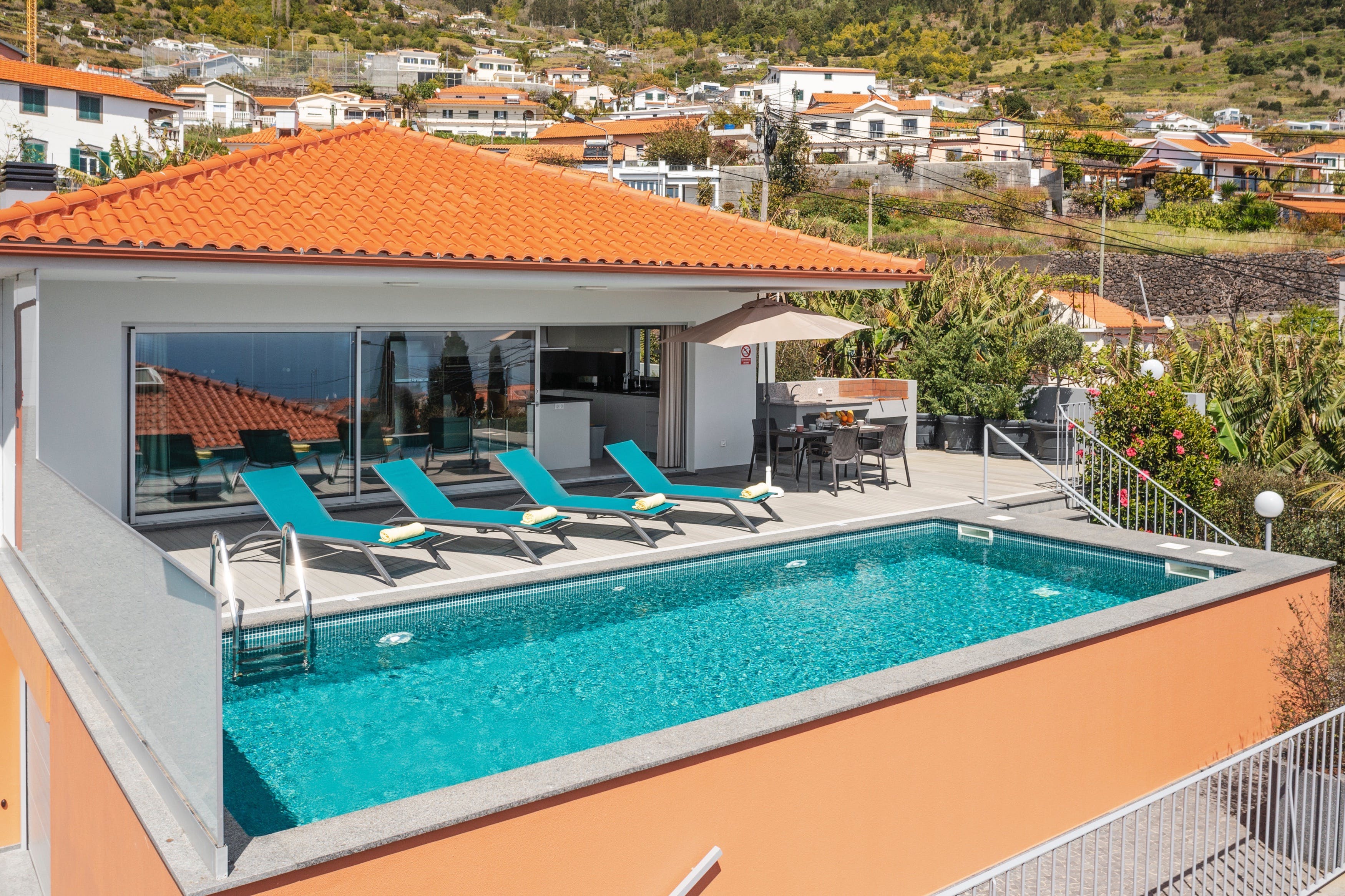 Villa Safira Levante Arco Da Calheta: Luxury 3-Bedroom Villa with Pool and Sea Views, Calheta Madeira