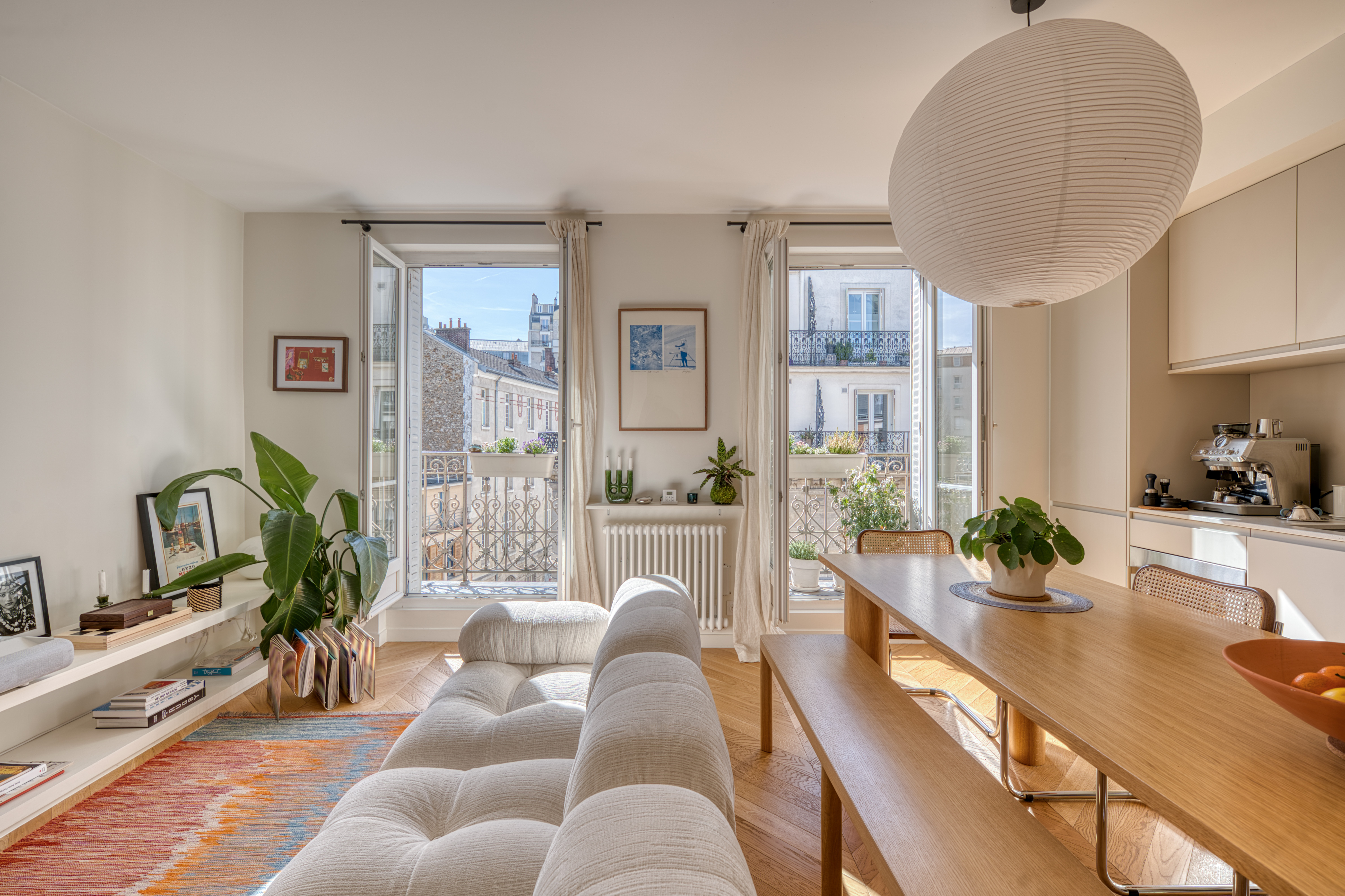 Villa Safran Abbesses Paris: Charming 2-Bedroom Apartment with Air-Con and Balcony, Paris Montmartre