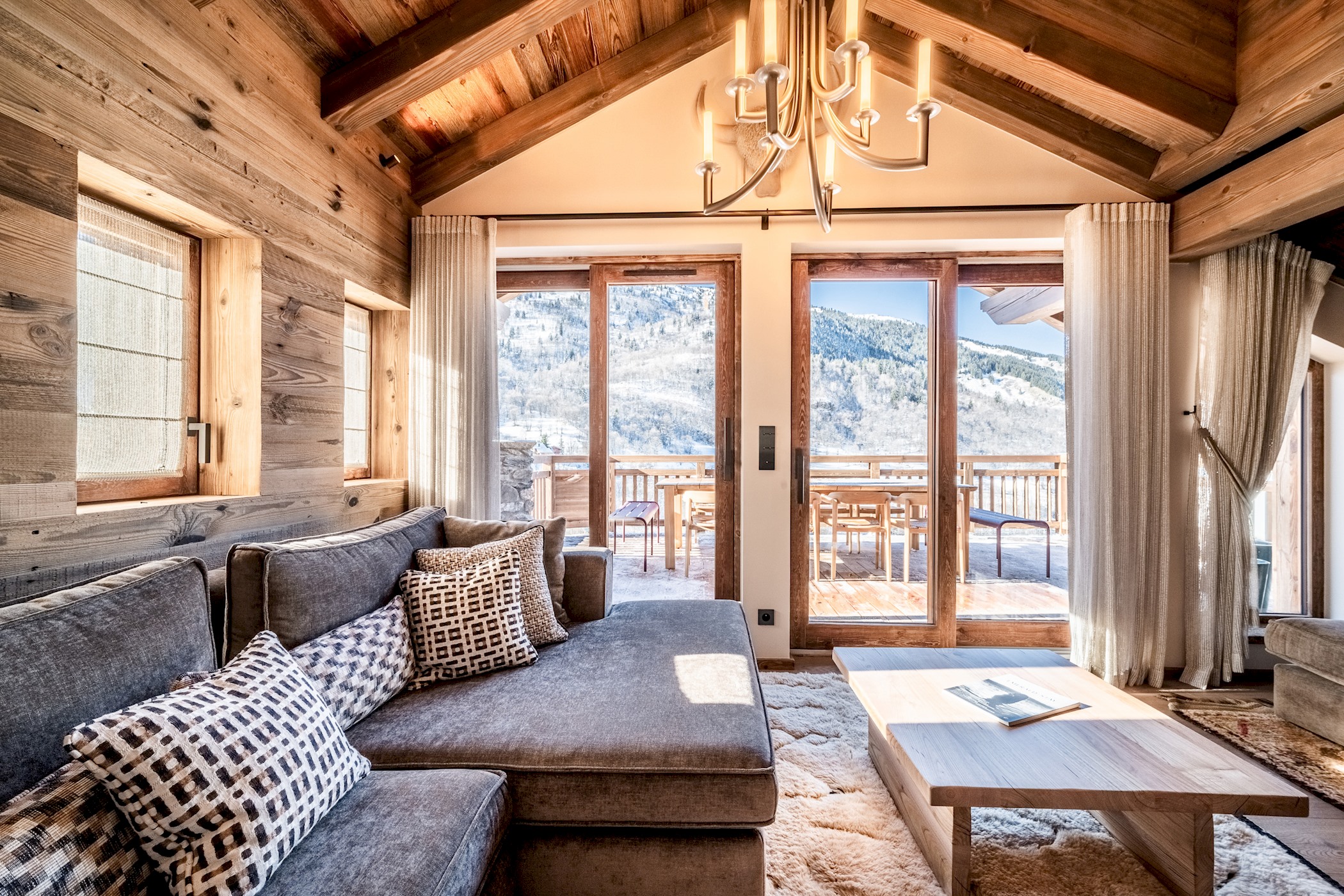 Villa Safran Allues Savoy: Luxury 6-Bedroom Ski Chalet with Sauna and Hot Tub, Savoy