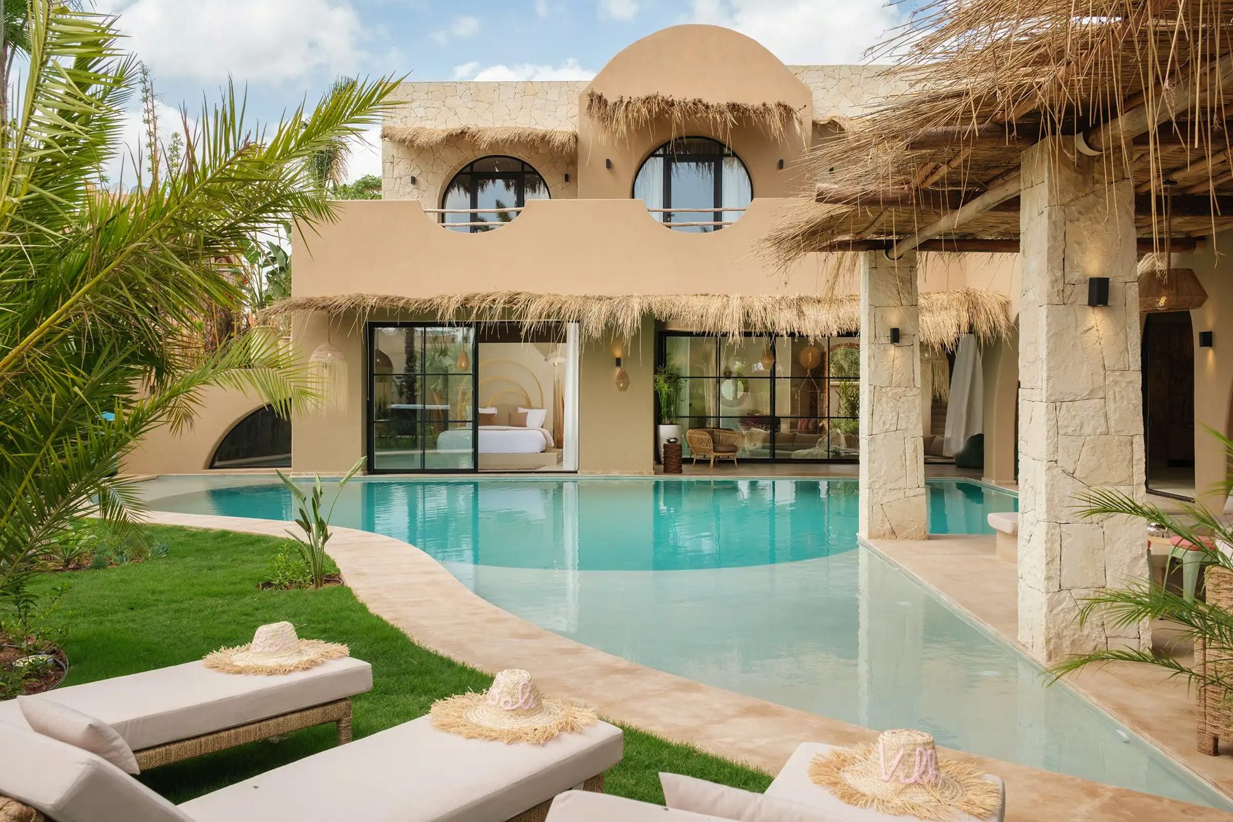Villa Safran Aouiss Marrakech: 6-Bedroom Villa with Heated Lagoon Pool and Spa in Marrakech
