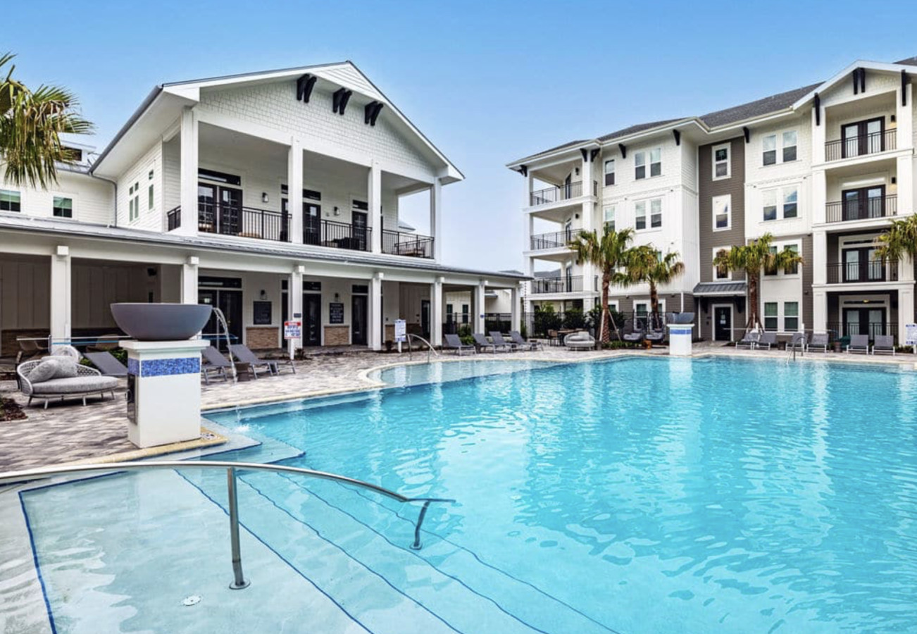 Villa Ostro Venice Florida: Spacious 3-Bedroom Townhouse Apartment with Pool and Gym, Hillsborough County